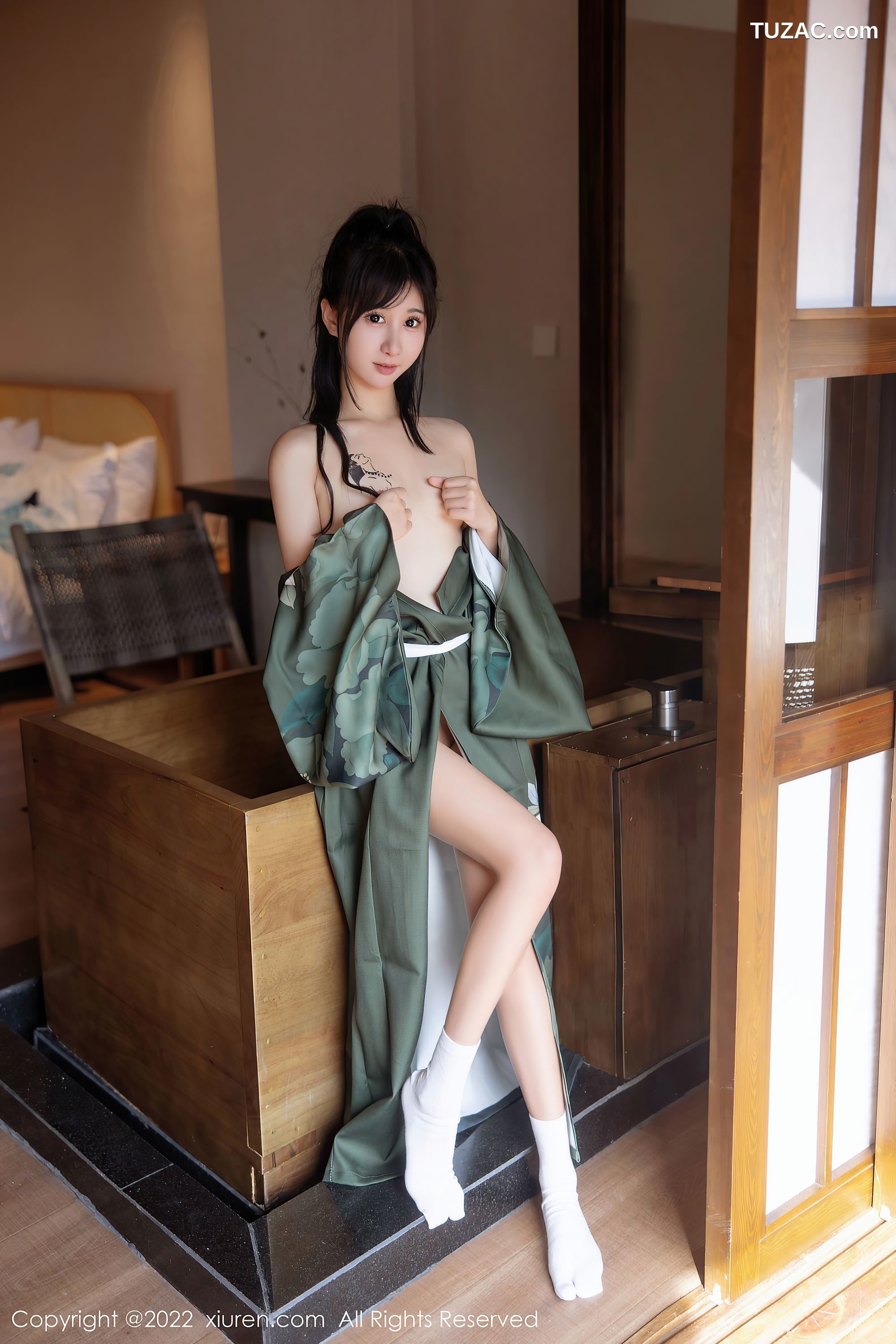 XiuRen-No.5256-小果冻儿-暗绿色和服