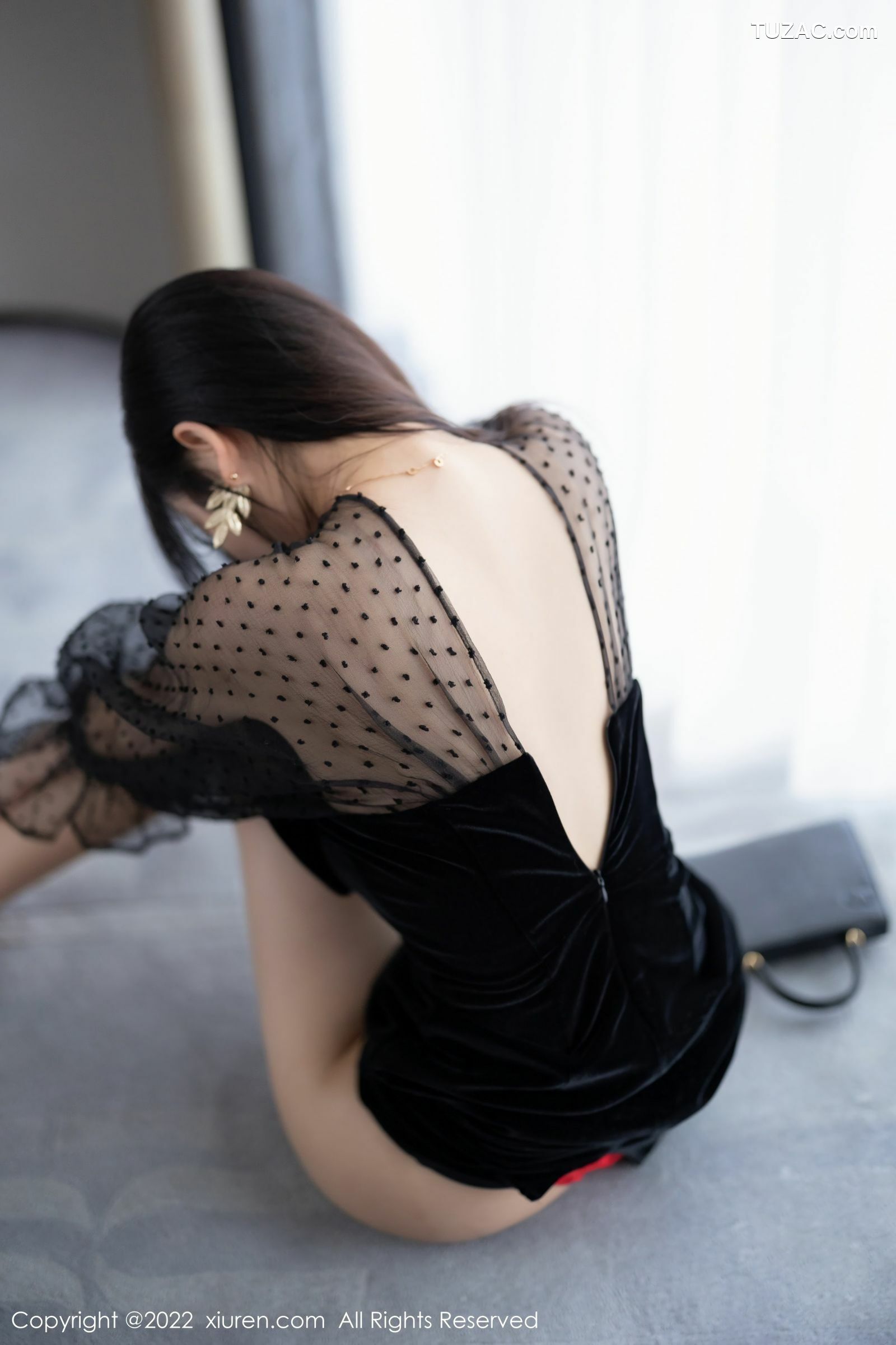 XiuRen-No.5264-杨晨晨-黑轻透连衣短裙红蕾丝肉丝