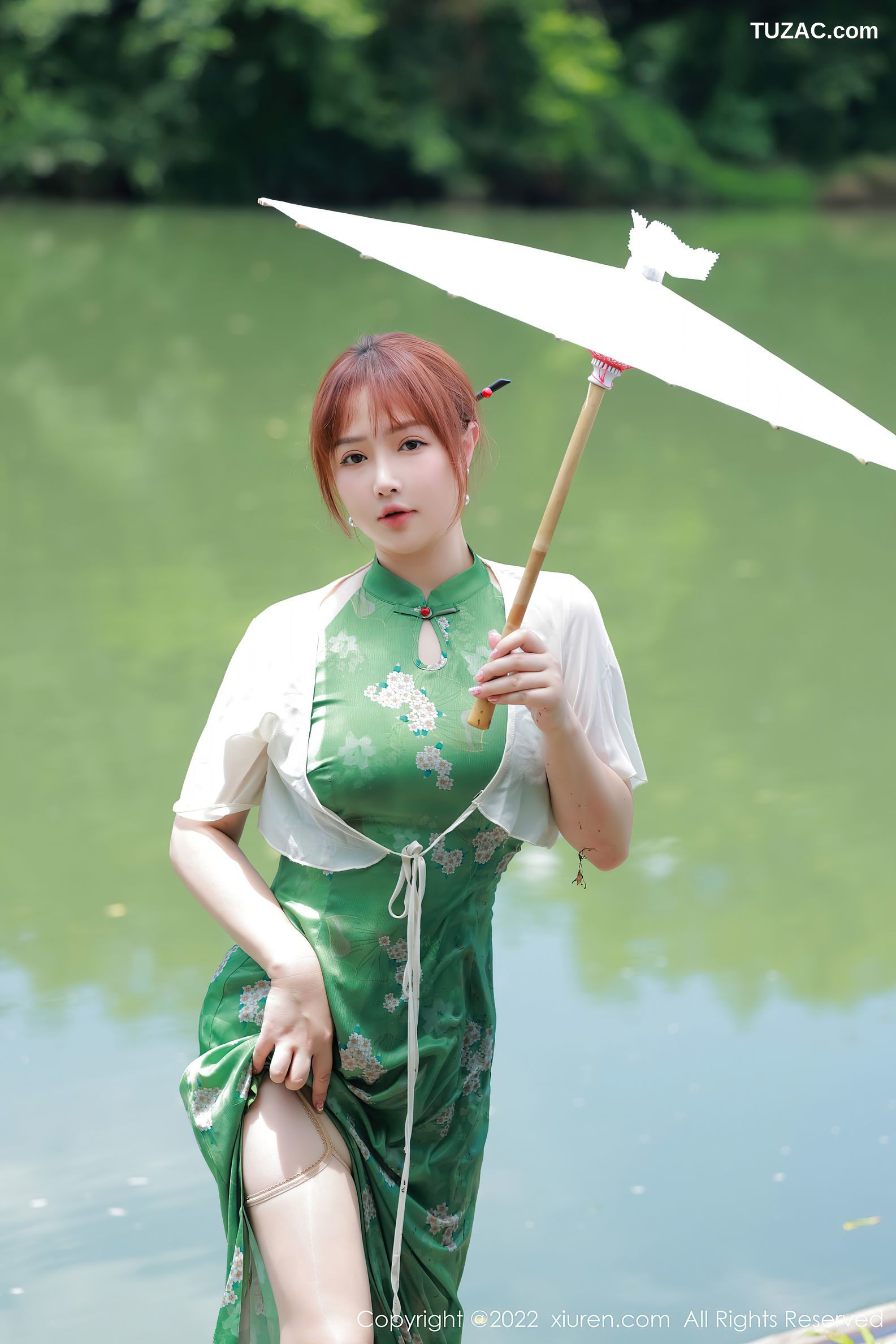 XiuRen-No.5276-养乐多-绿旗袍肉丝湖景