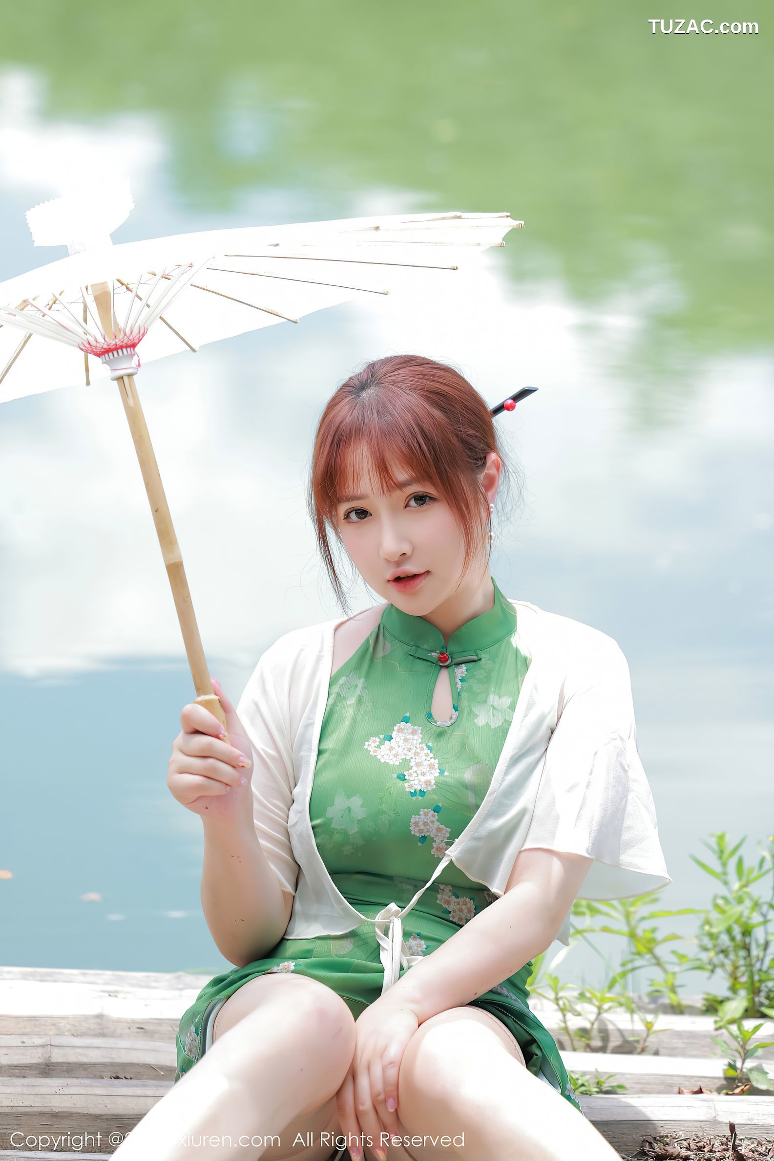 XiuRen-No.5276-养乐多-绿旗袍肉丝湖景