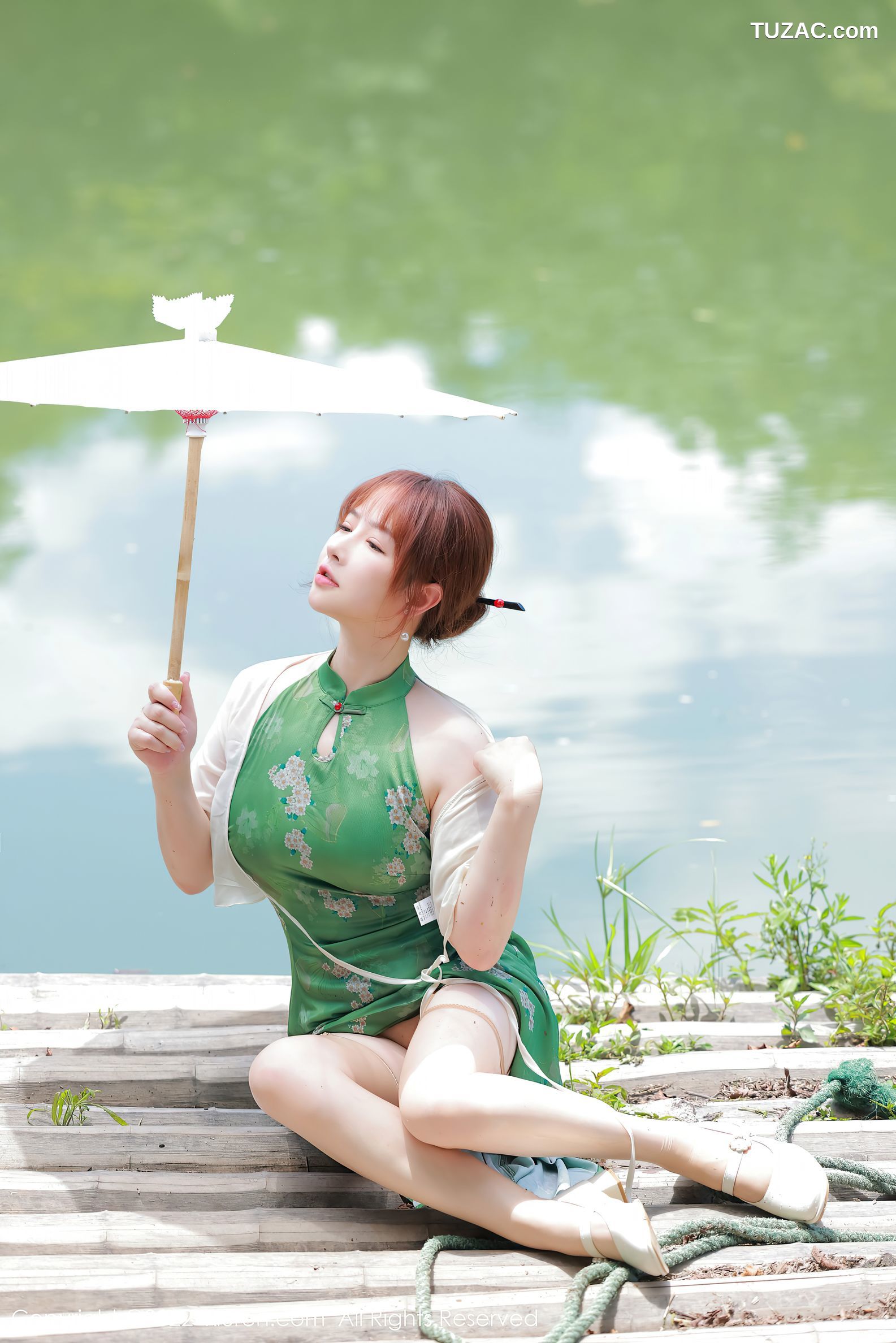 XiuRen-No.5276-养乐多-绿旗袍肉丝湖景