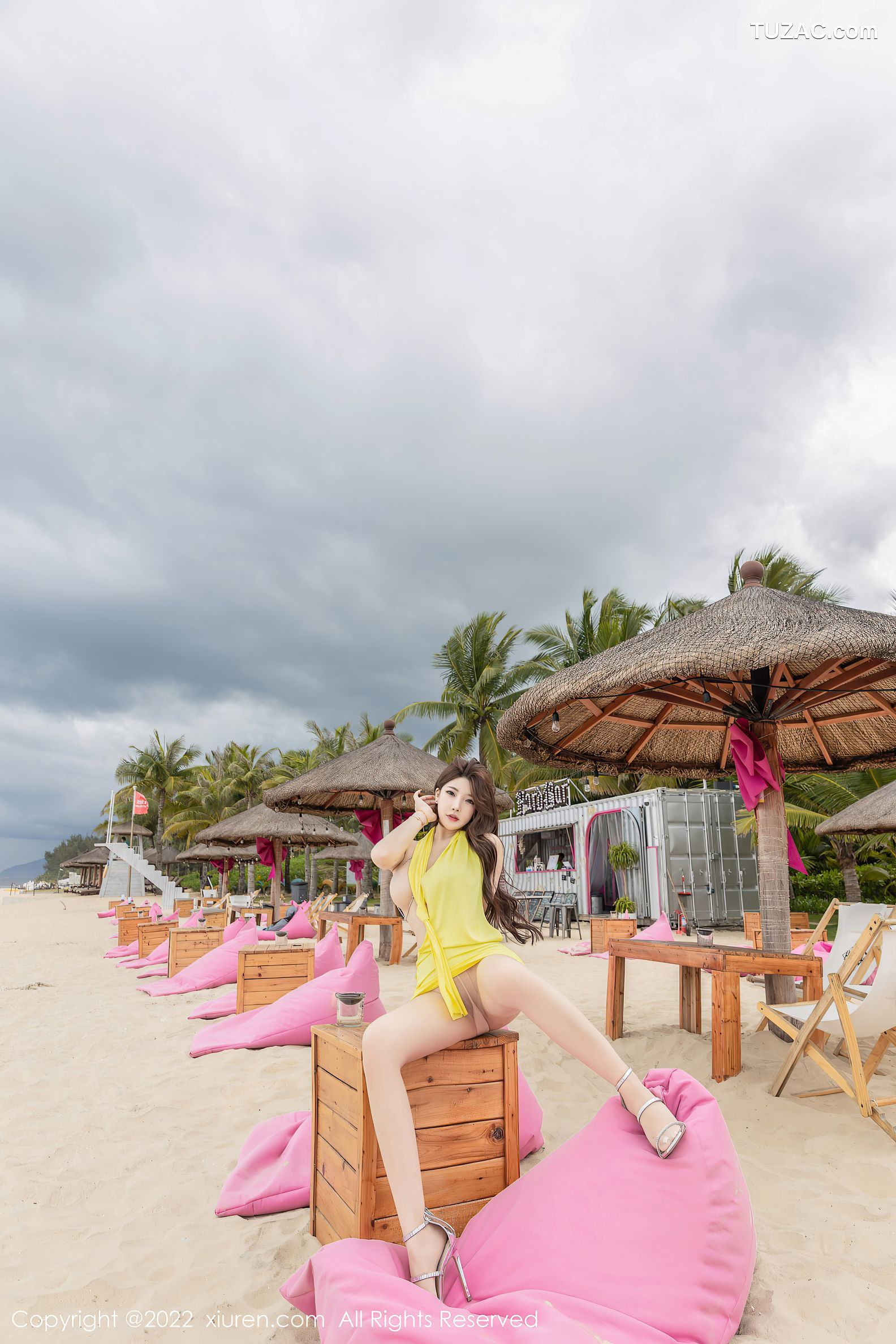 XiuRen-No.5292-小海臀Rena-鹅黄露背短裙套装