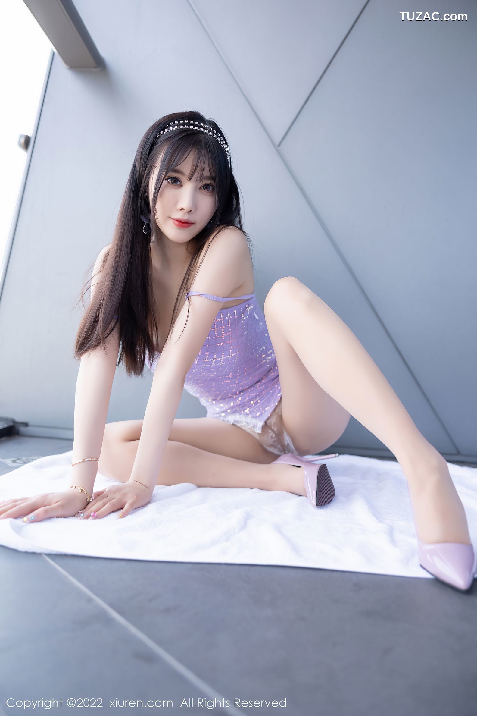 XiuRen-No.5300-杨晨晨Yome-淡紫吊带连衣短裙