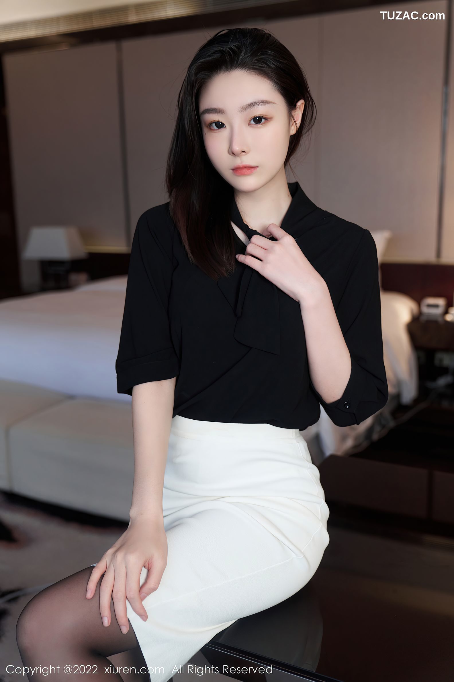 XiuRen-No.5312-是小逗逗-办公室美女黑丝