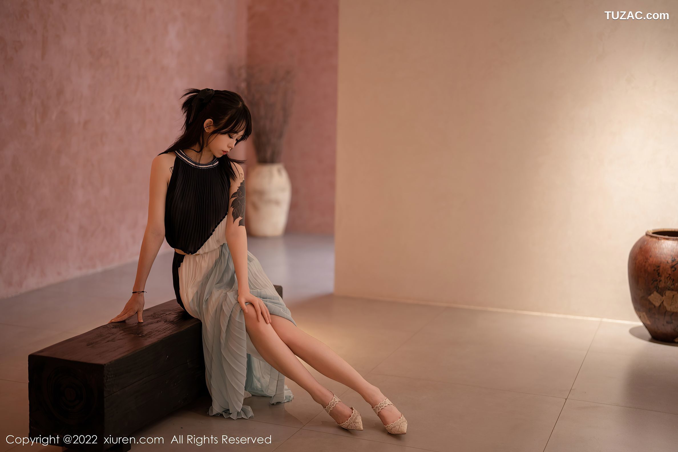 XiuRen-No.5327-奶瓶-连衣长裙蕾丝内衣