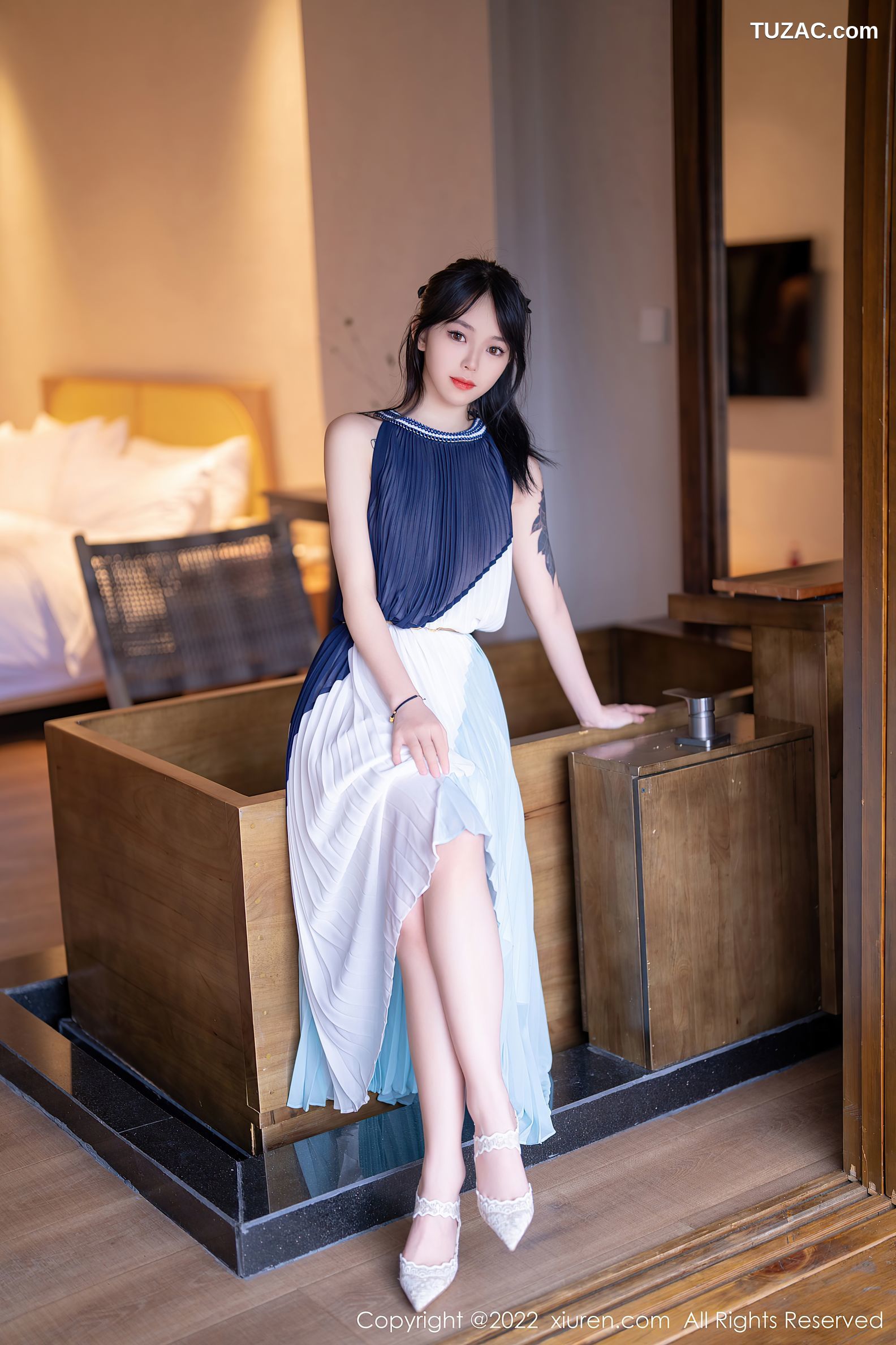 XiuRen-No.5327-奶瓶-连衣长裙蕾丝内衣