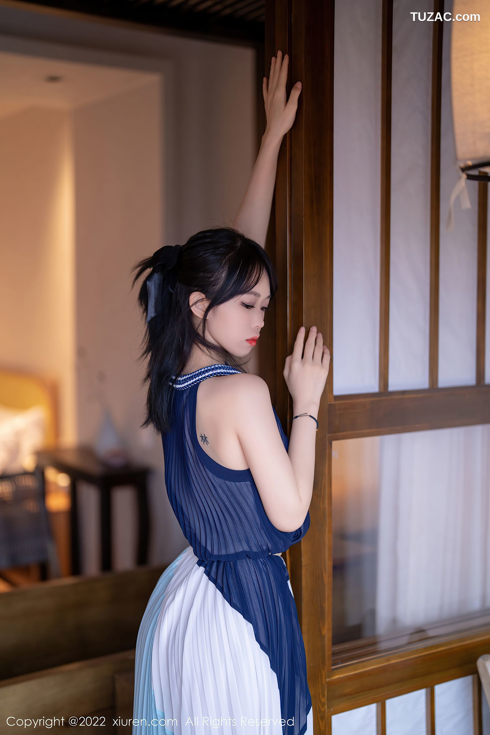 XiuRen-No.5327-奶瓶-连衣长裙蕾丝内衣