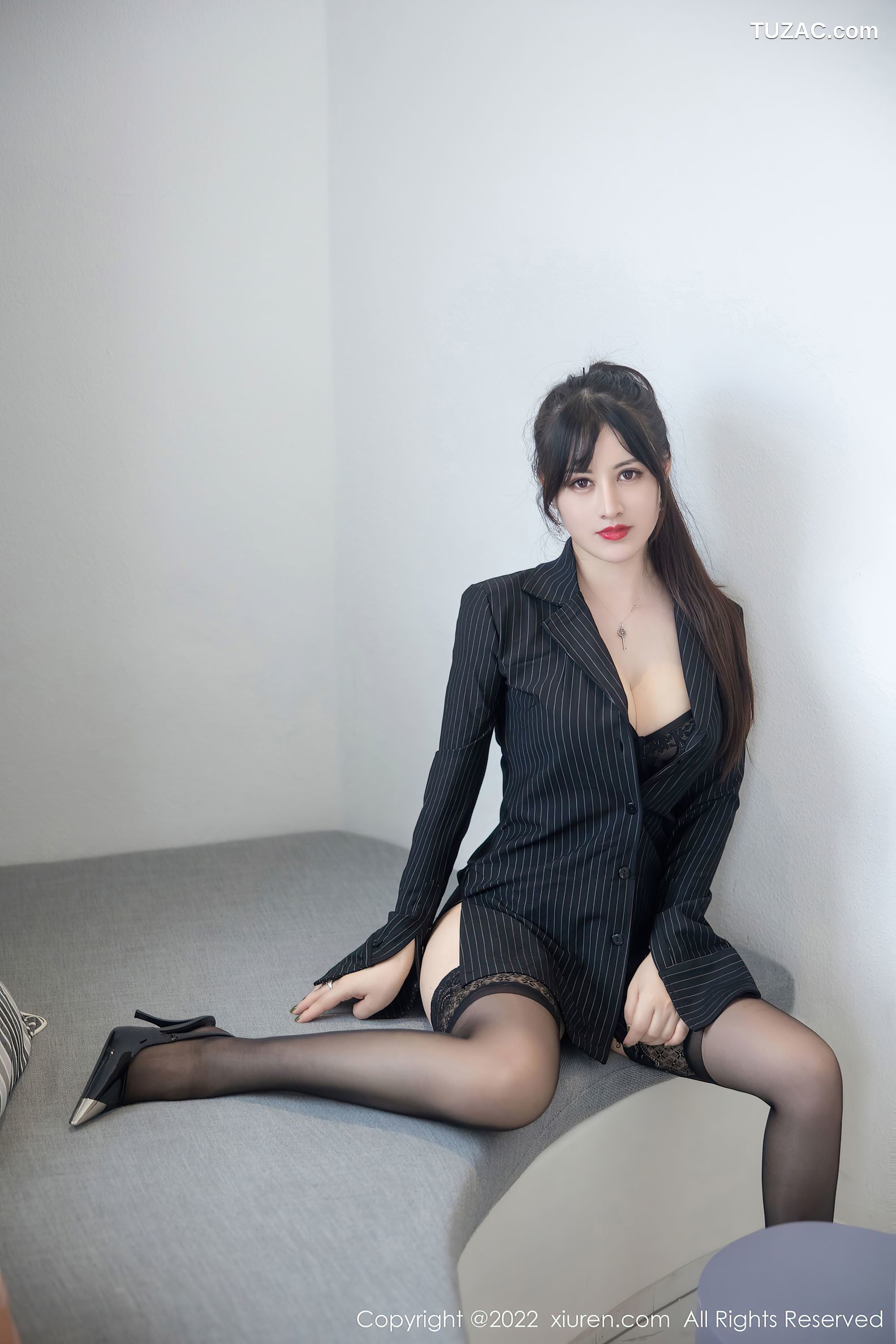 XiuRen-No.5335-诗诗kiki-黑色职业装透视黑丝
