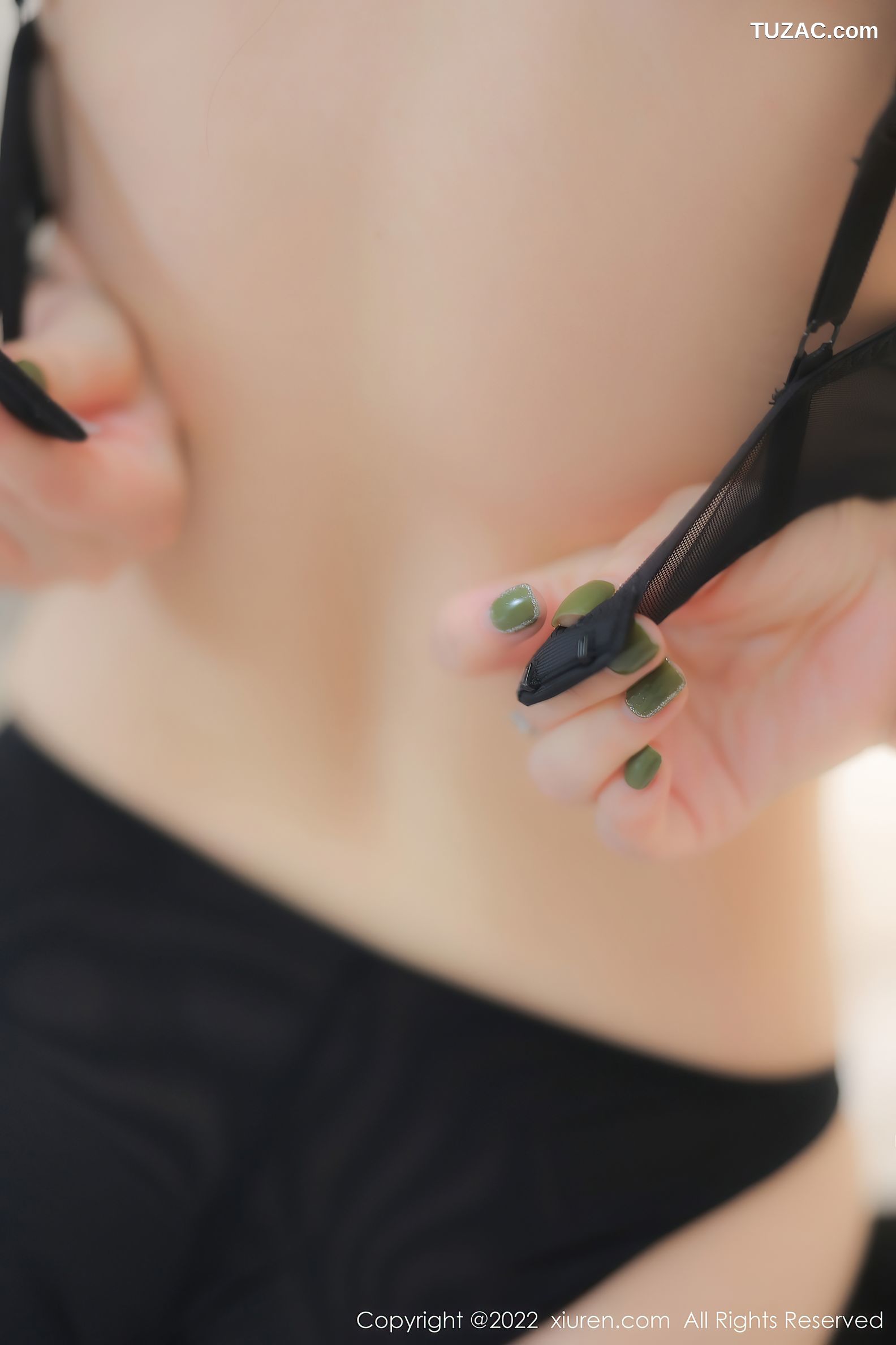 XiuRen-No.5335-诗诗kiki-黑色职业装透视黑丝