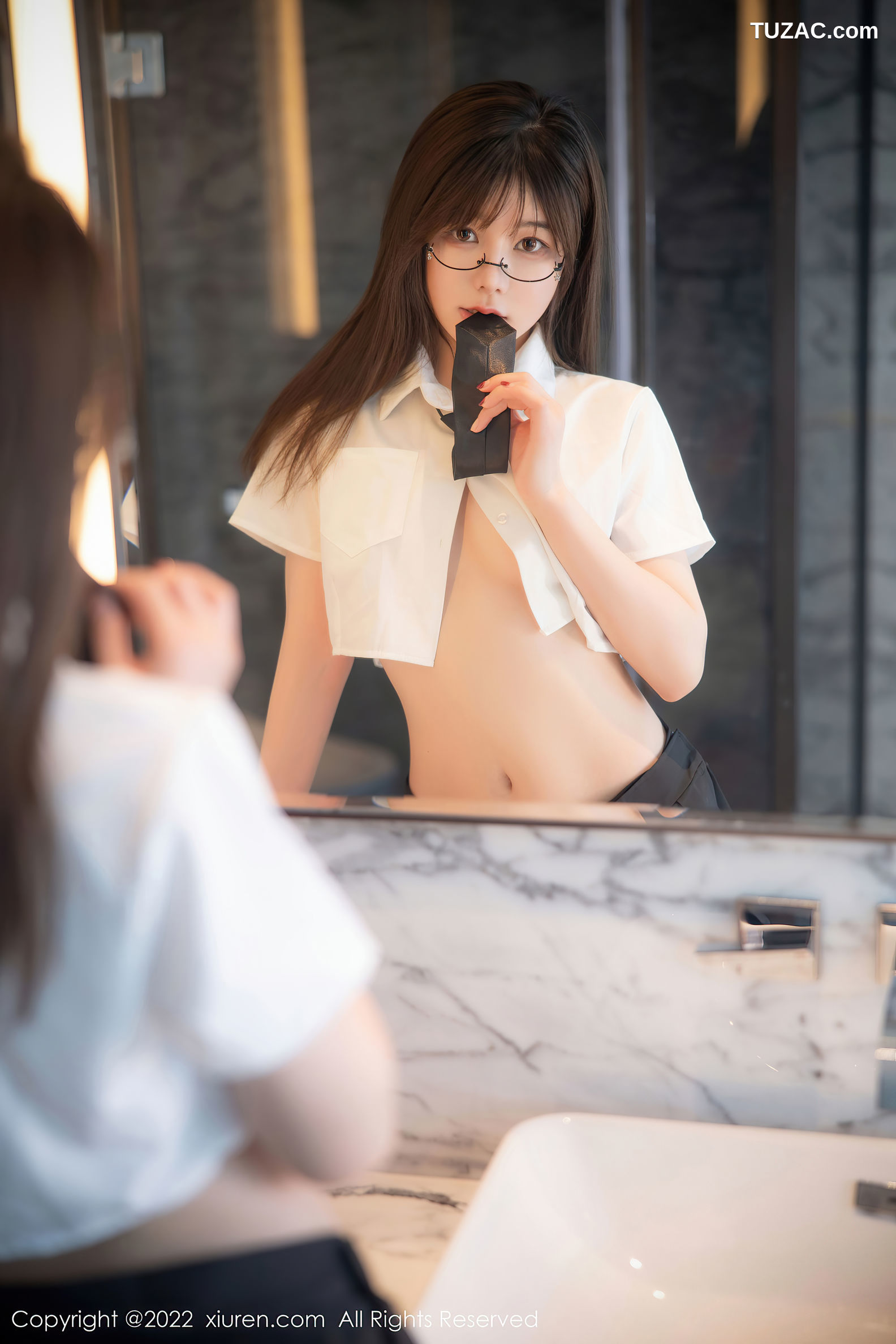 XiuRen-No.5365-婠婠么-学生白衫黑短裙黑丝袜