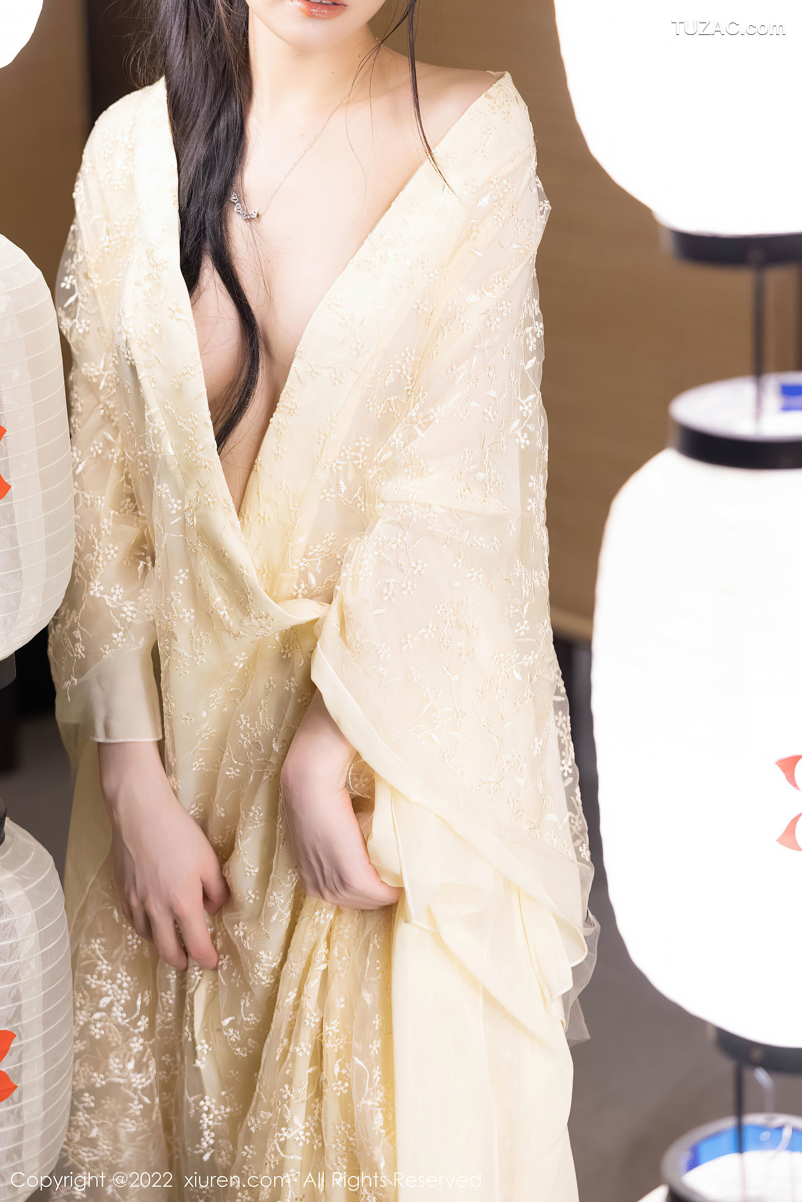 XiuRen-No.5387-媛媛酱-乳白薄纱长袍肉丝