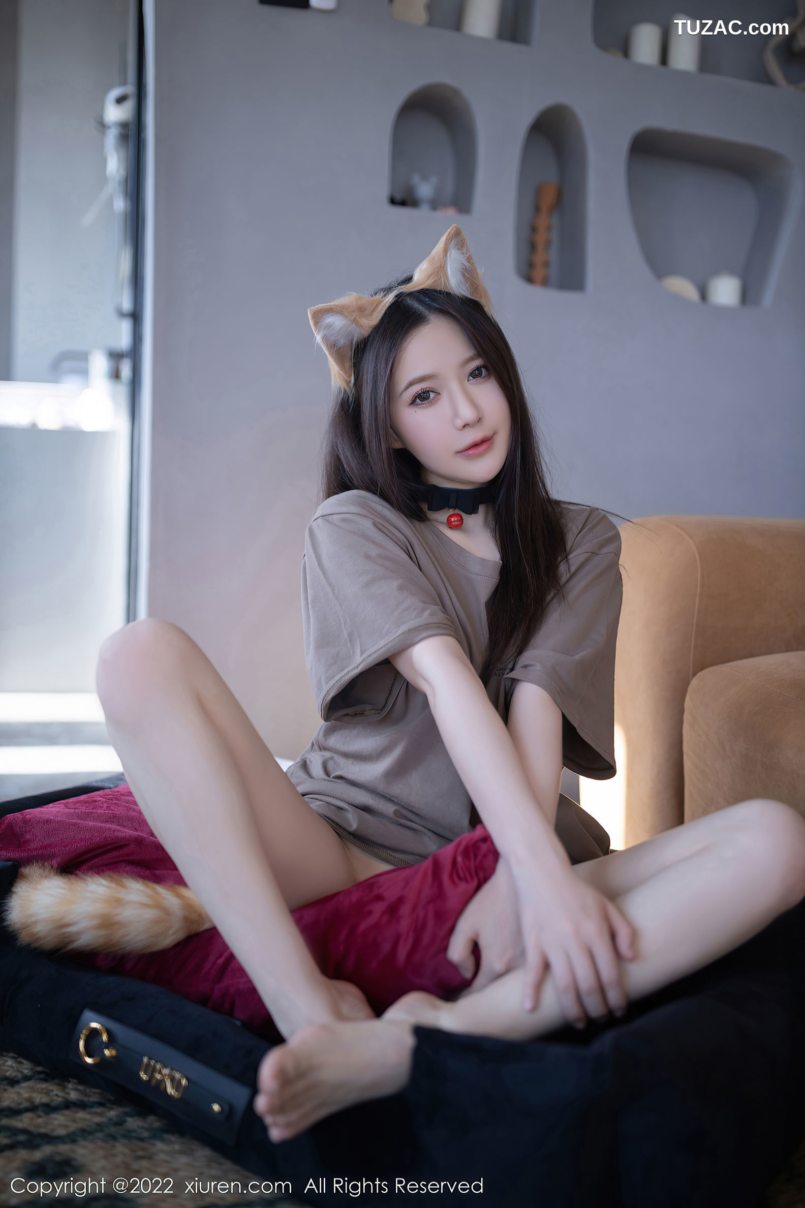 XiuRen-No.5395-鱼子酱Fish-灰色长T恤真空猫耳猫尾