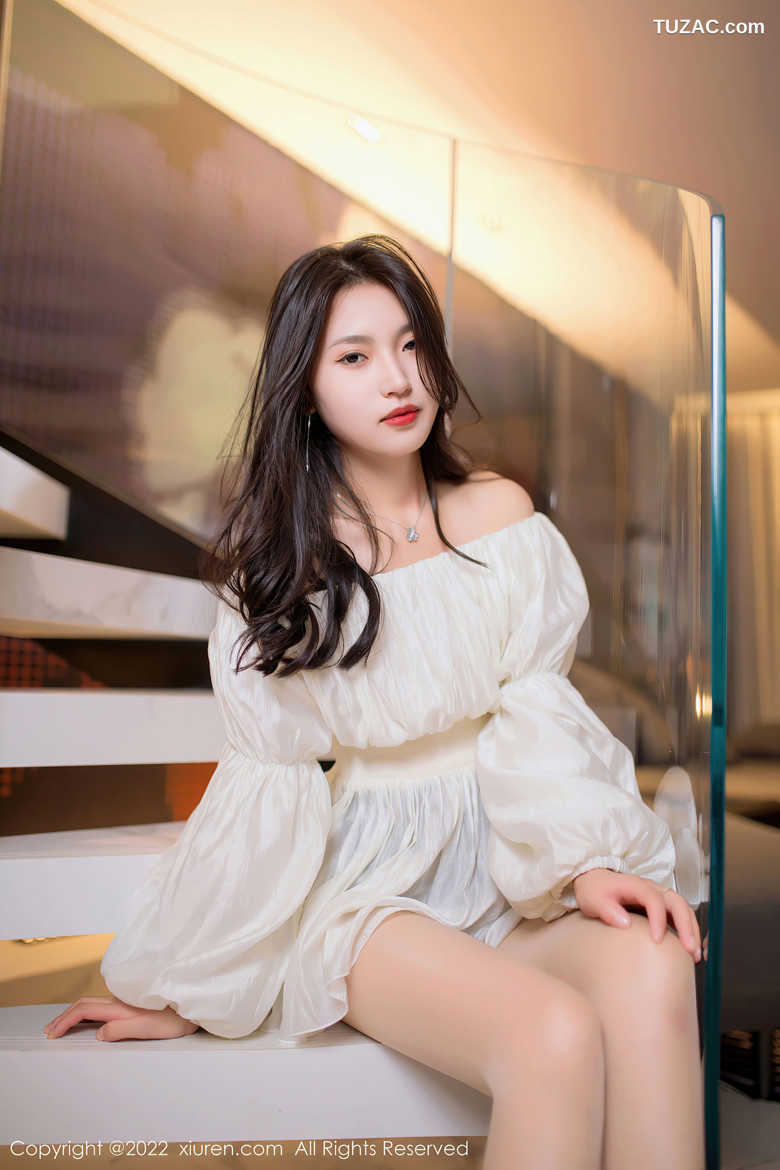 XiuRen-No.5399-十九九-白短裙黑短裤