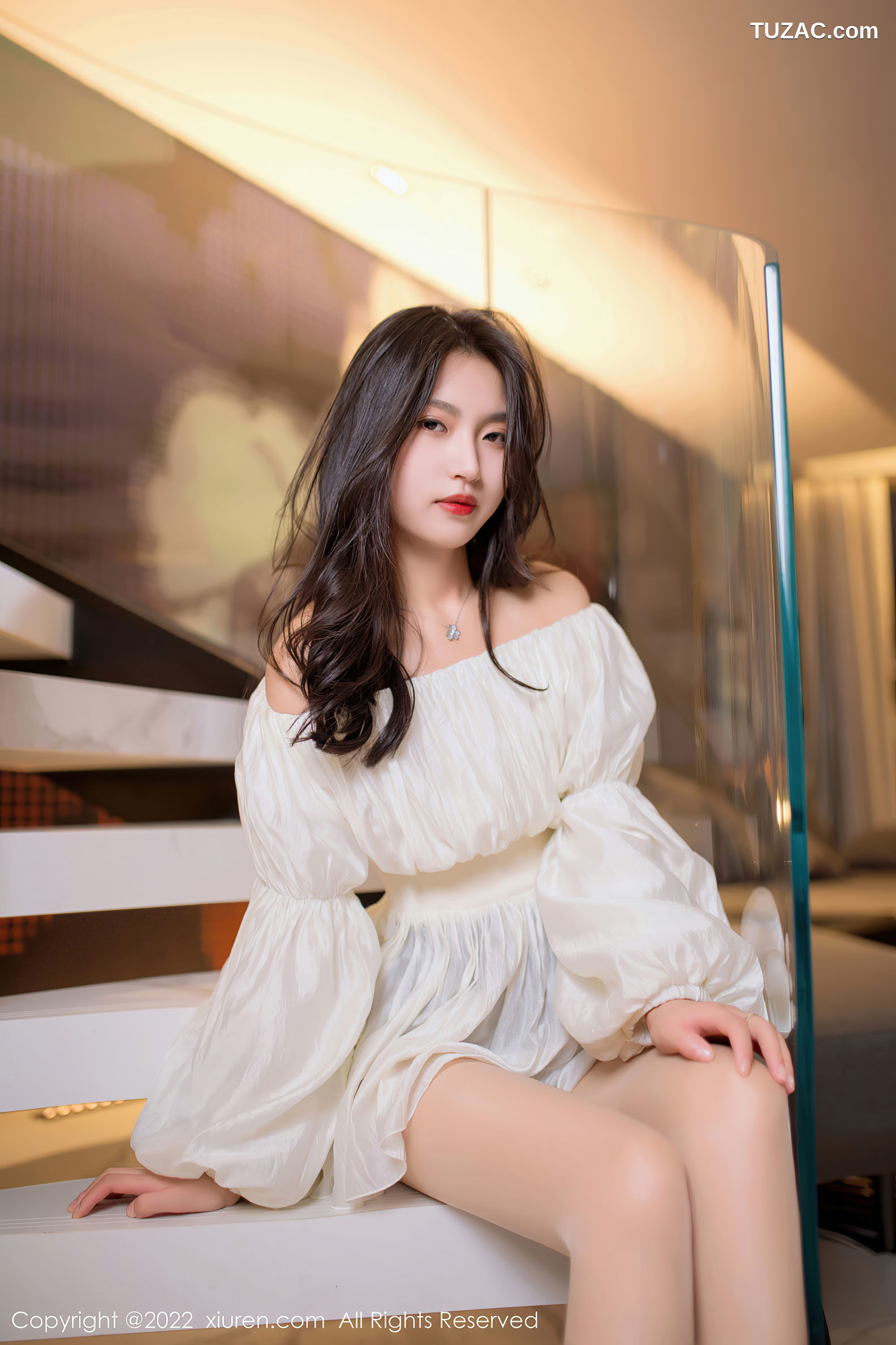 XiuRen-No.5399-十九九-白短裙黑短裤