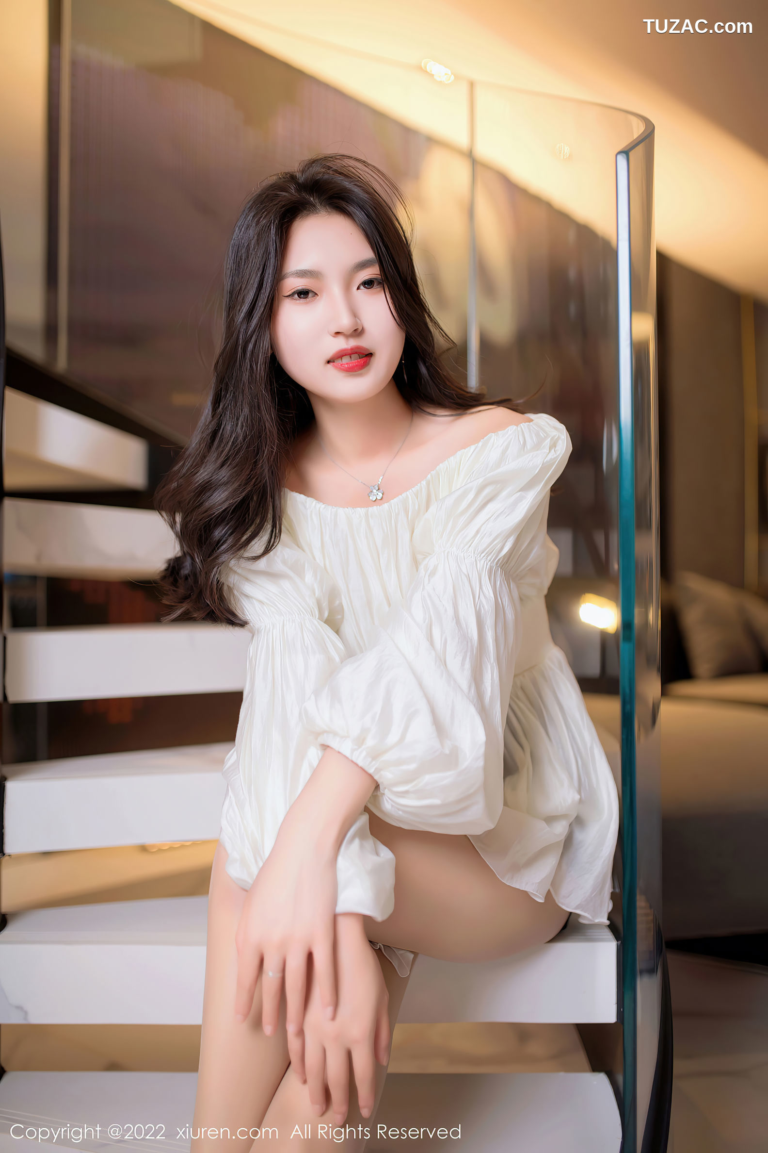 XiuRen-No.5399-十九九-白短裙黑短裤