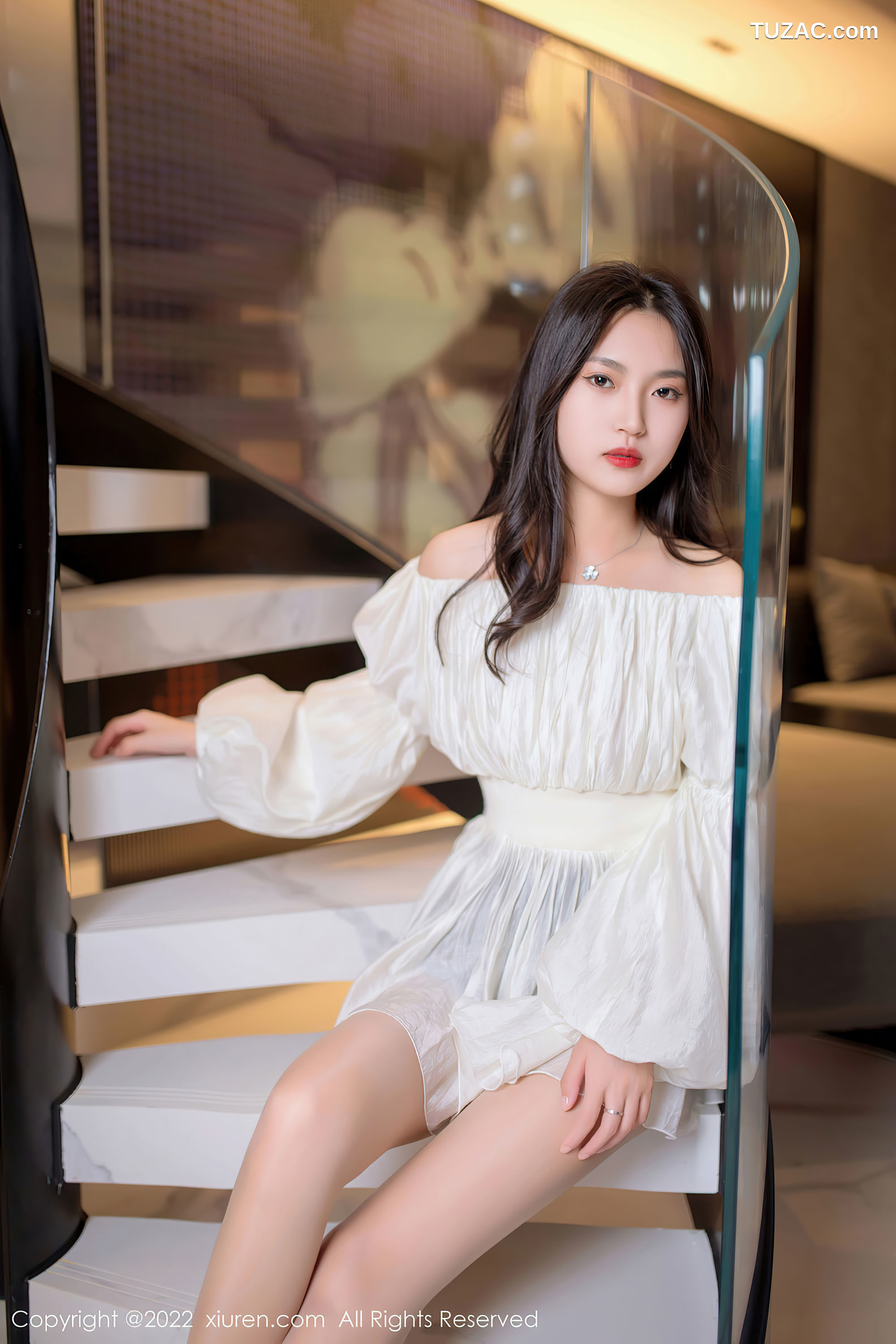 XiuRen-No.5399-十九九-白短裙黑短裤