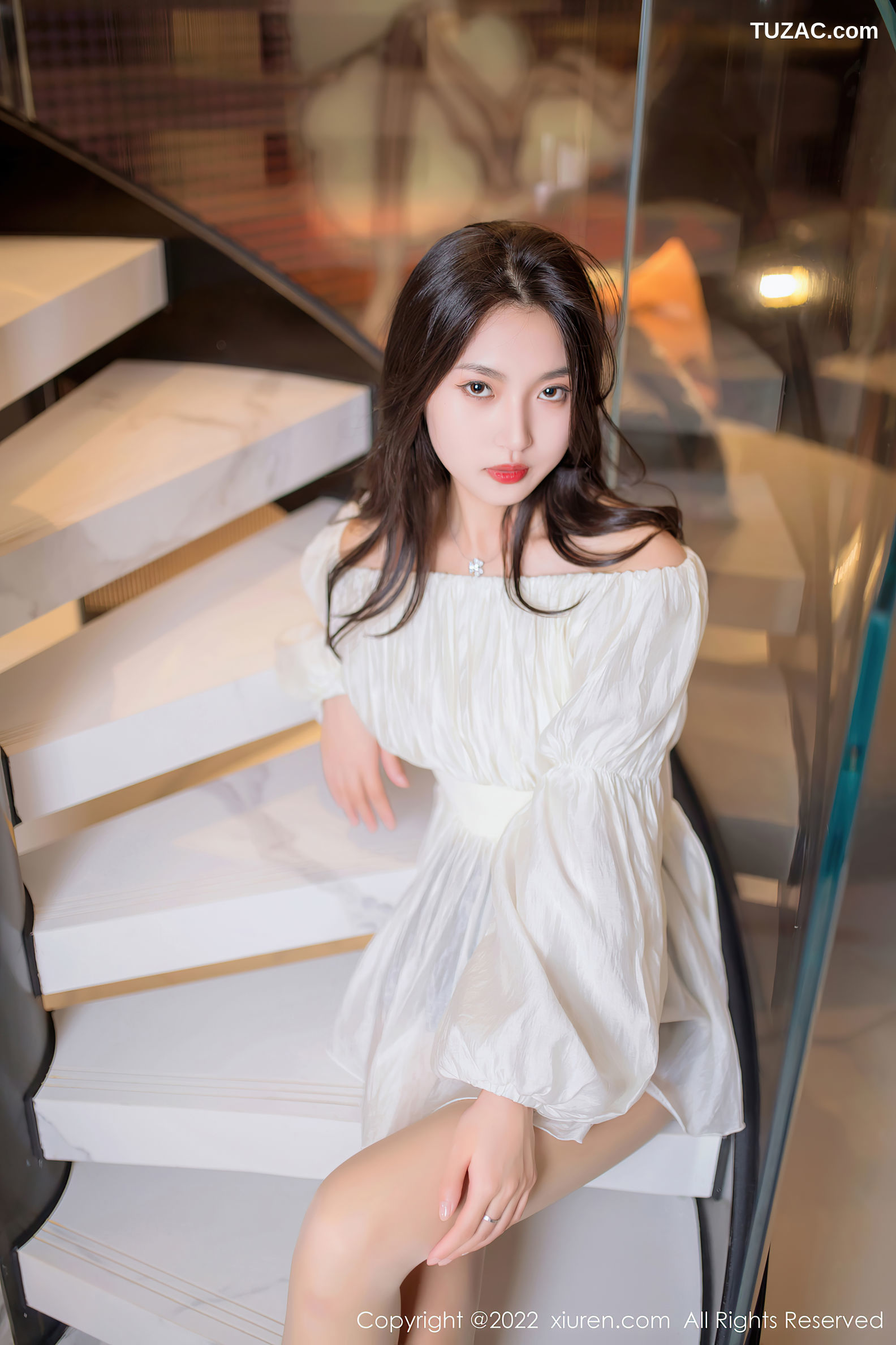 XiuRen-No.5399-十九九-白短裙黑短裤