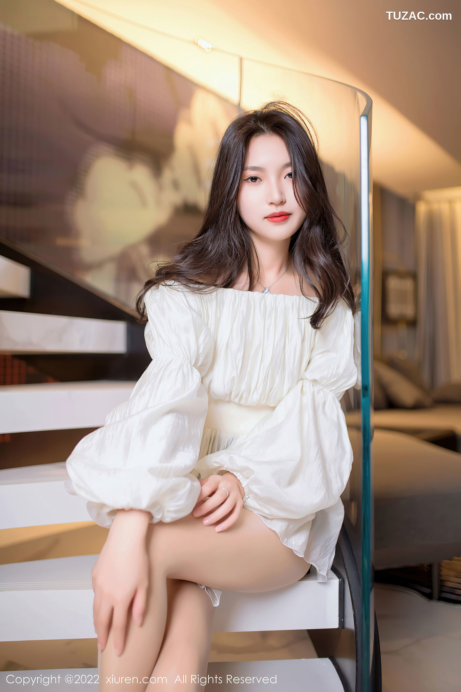 XiuRen-No.5399-十九九-白短裙黑短裤