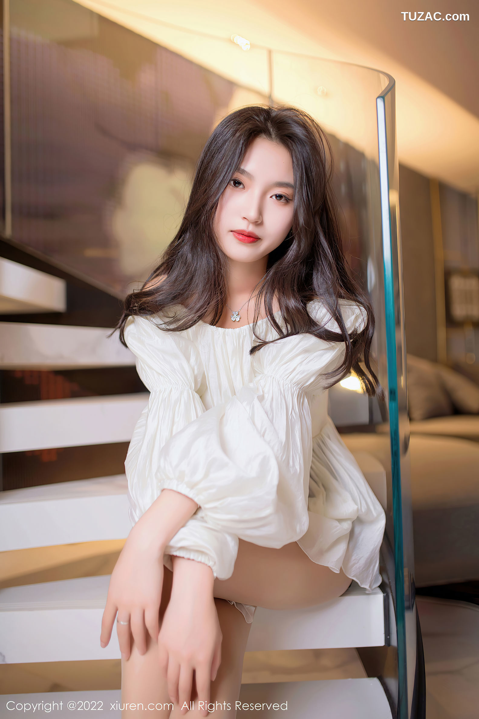 XiuRen-No.5399-十九九-白短裙黑短裤