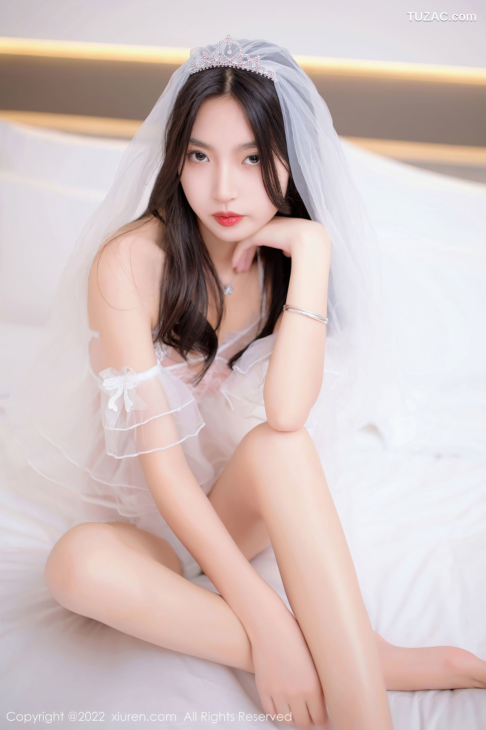 XiuRen-No.5399-十九九-白短裙黑短裤