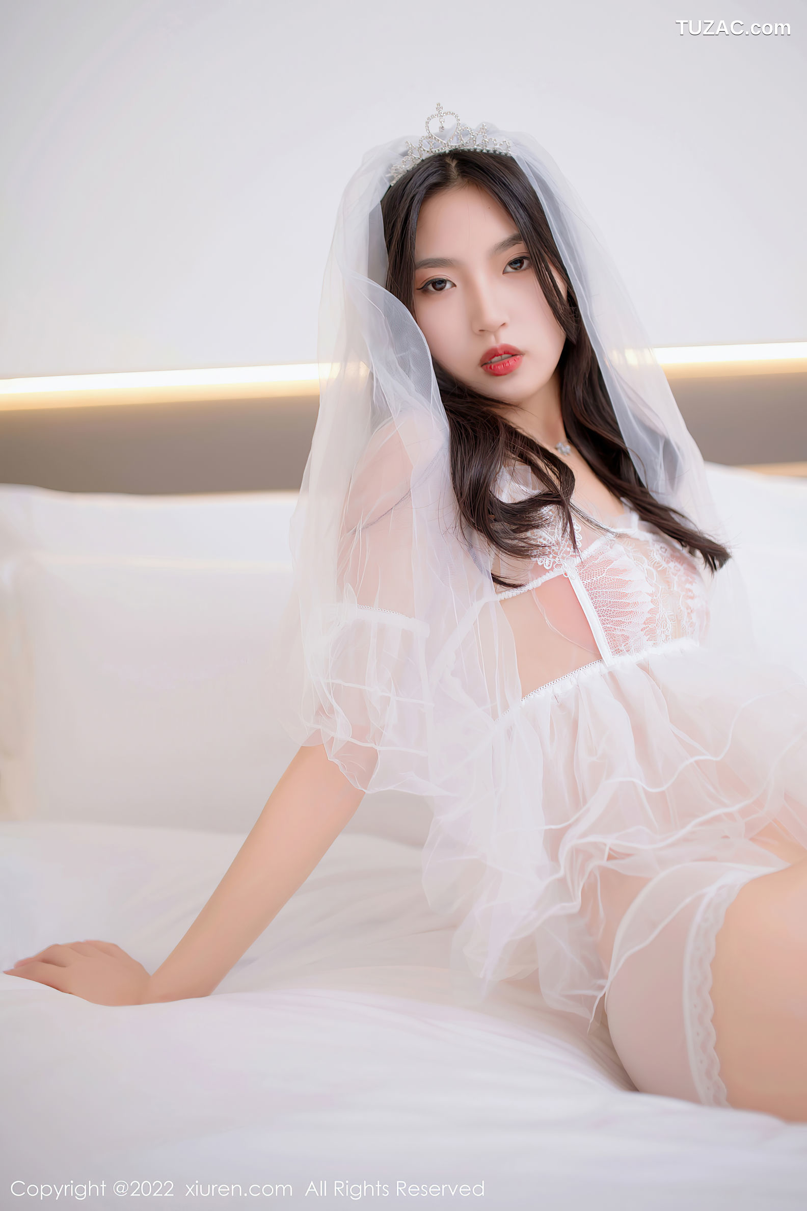 XiuRen-No.5399-十九九-白短裙黑短裤