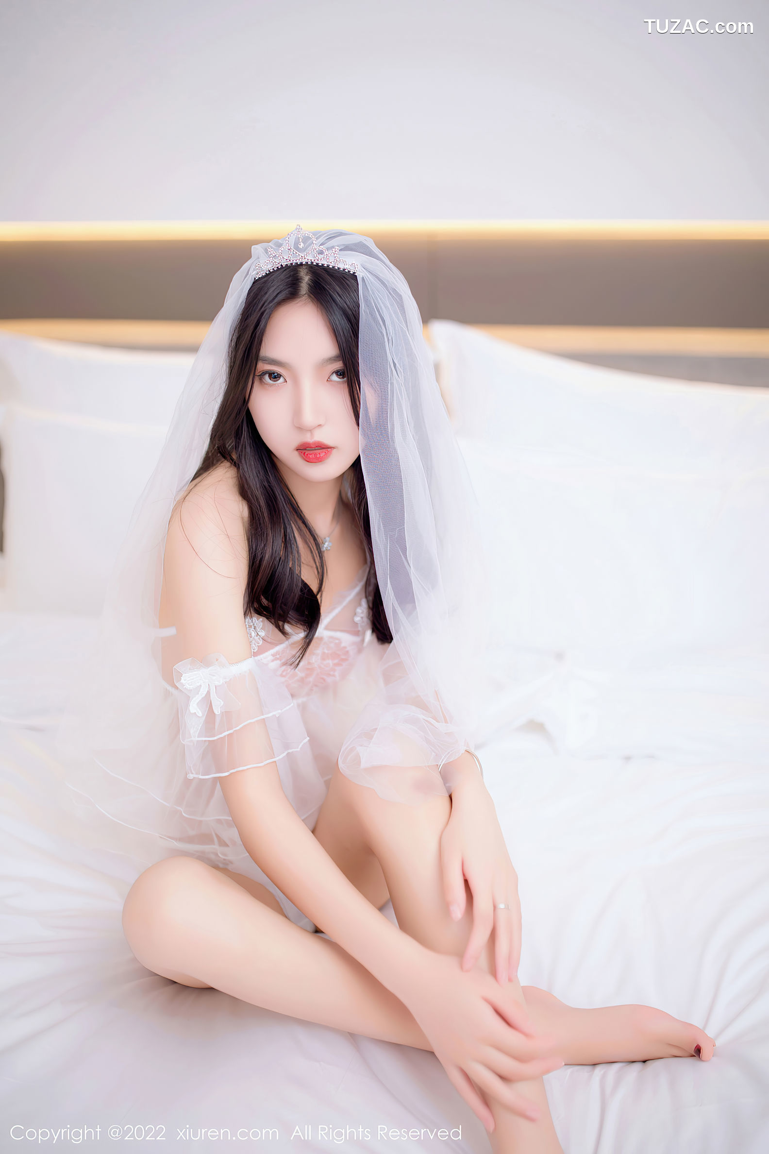 XiuRen-No.5399-十九九-白短裙黑短裤