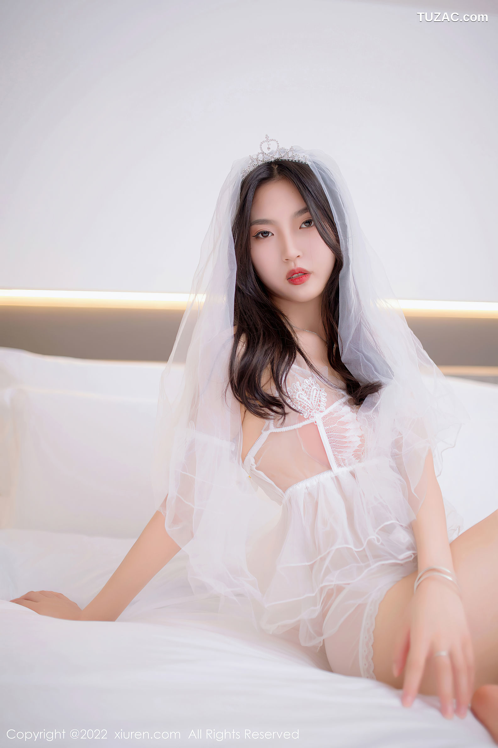 XiuRen-No.5399-十九九-白短裙黑短裤