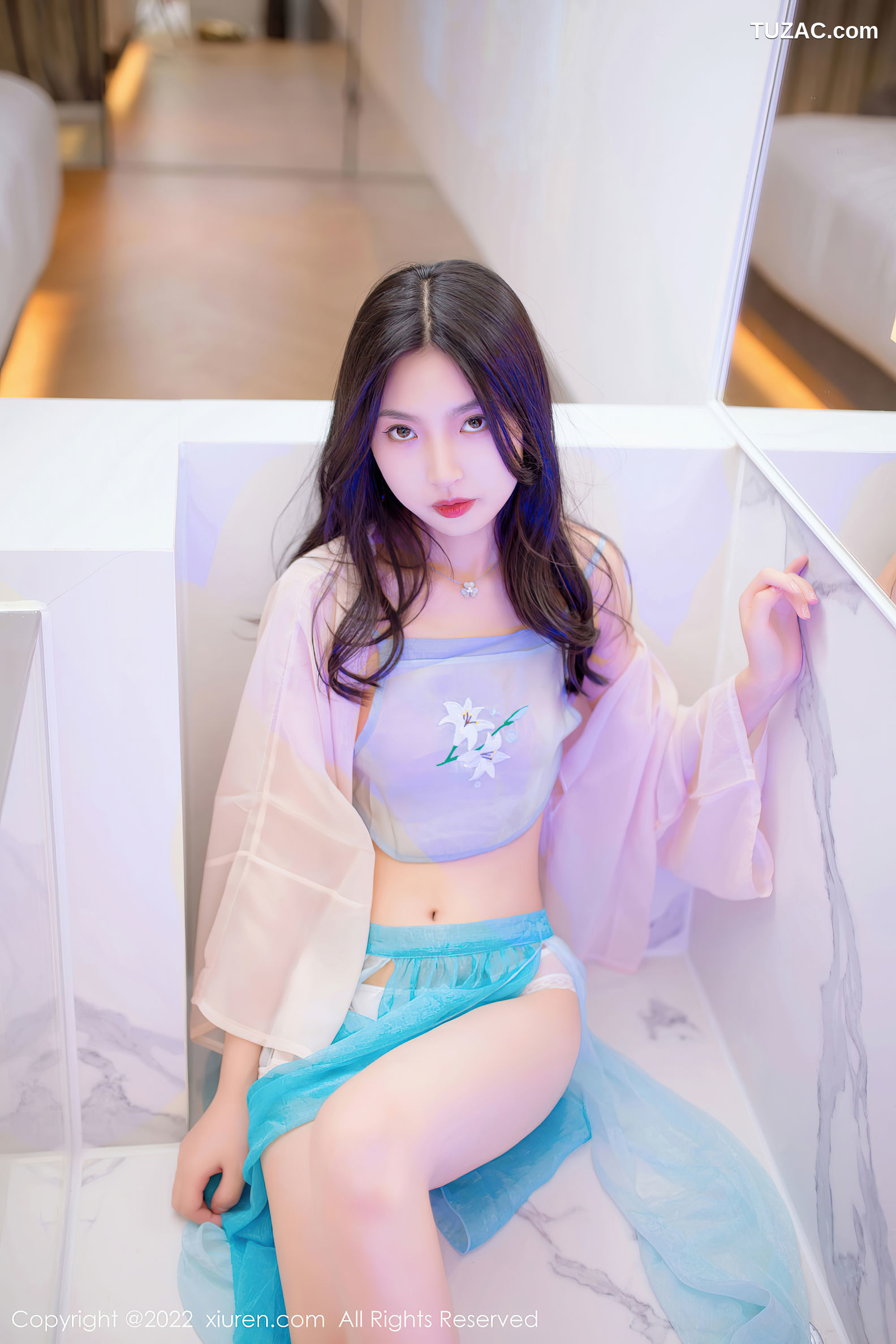 XiuRen-No.5399-十九九-白短裙黑短裤