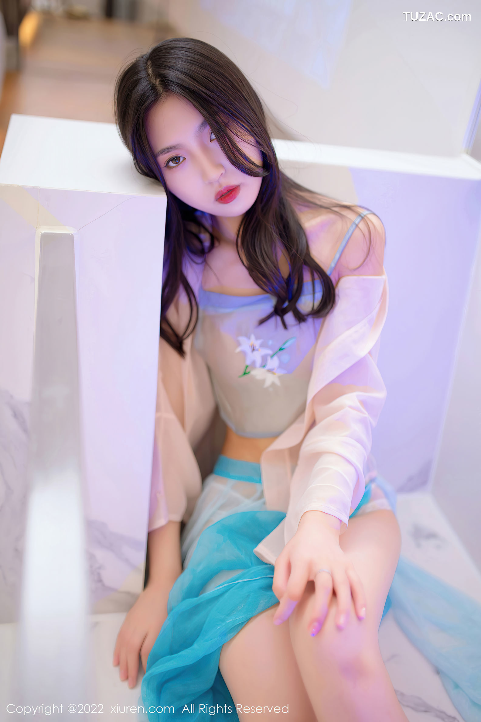 XiuRen-No.5399-十九九-白短裙黑短裤