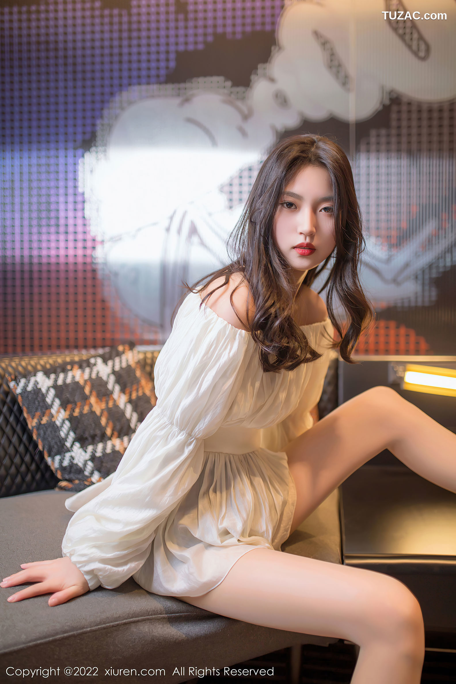 XiuRen-No.5399-十九九-白短裙黑短裤