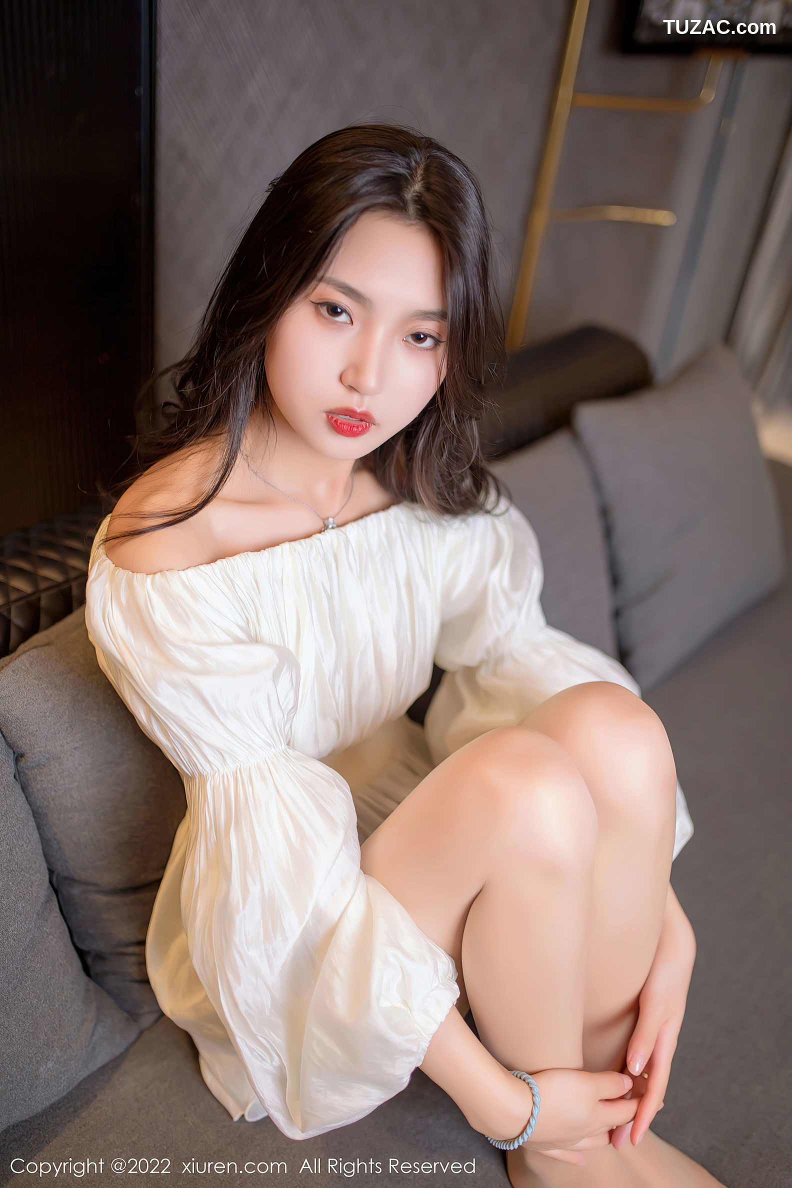 XiuRen-No.5399-十九九-白短裙黑短裤