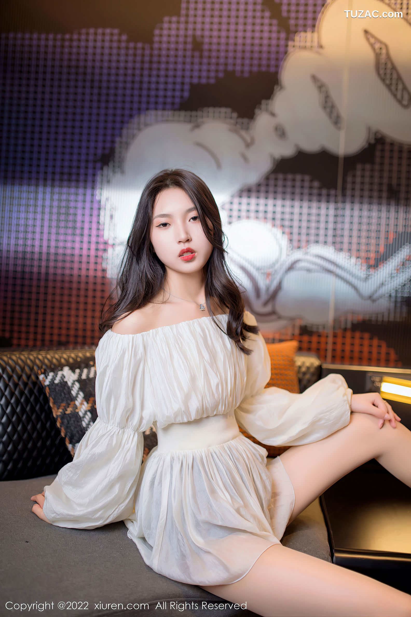 XiuRen-No.5399-十九九-白短裙黑短裤