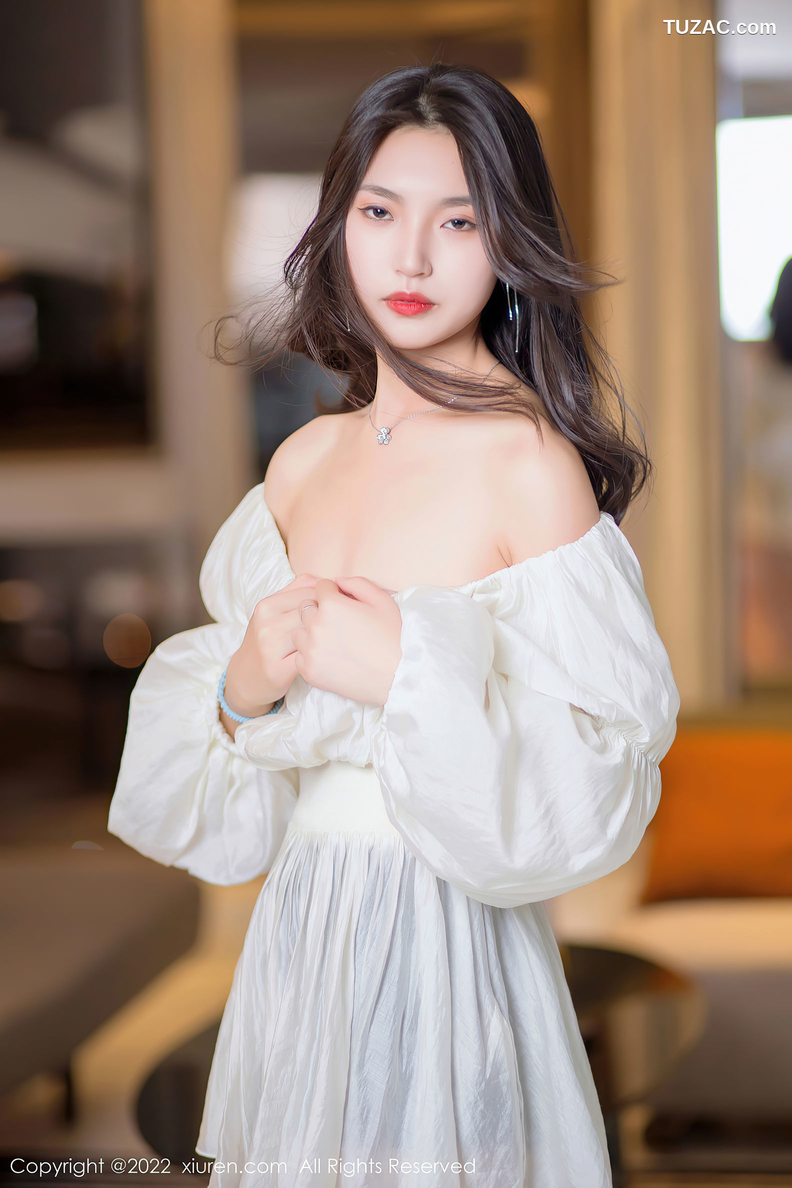 XiuRen-No.5399-十九九-白短裙黑短裤