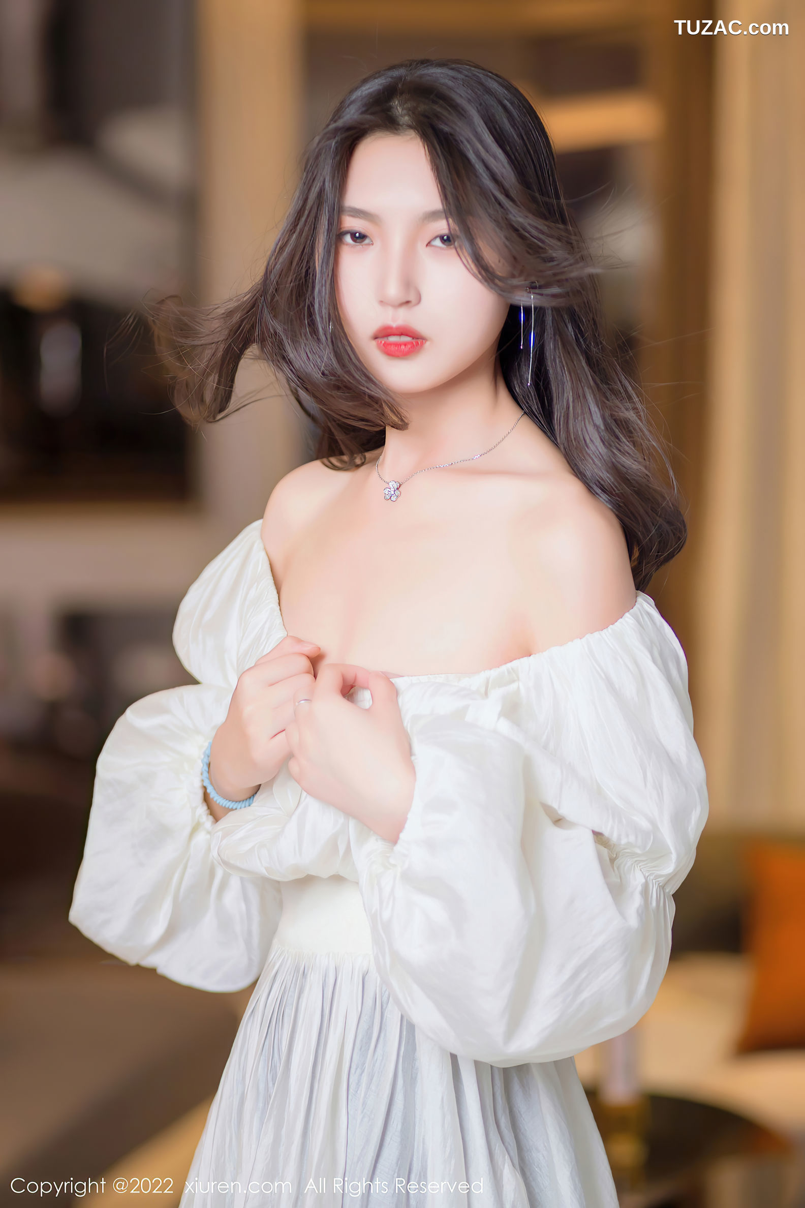 XiuRen-No.5399-十九九-白短裙黑短裤