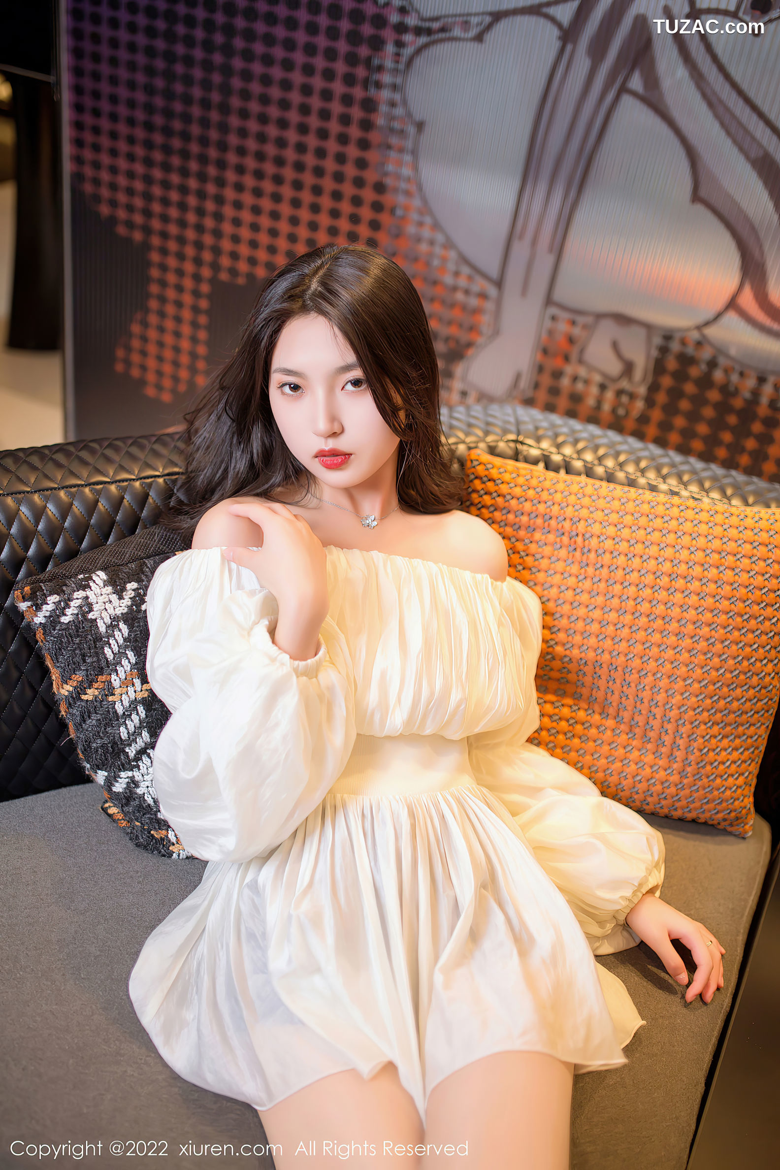 XiuRen-No.5399-十九九-白短裙黑短裤