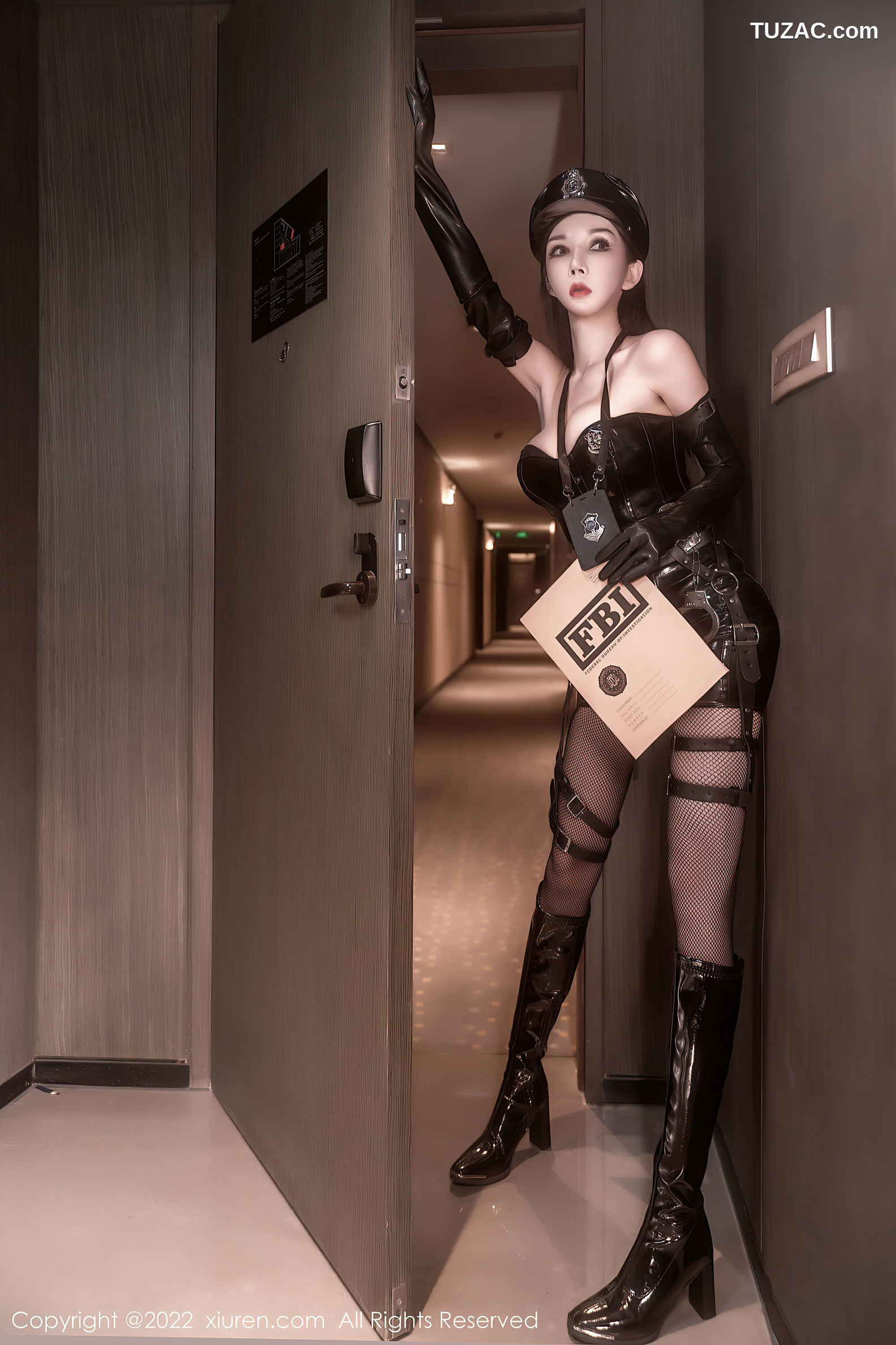 XiuRen-No.5405-陈怡曼-黑皮质警服情趣内衣长靴黑丝