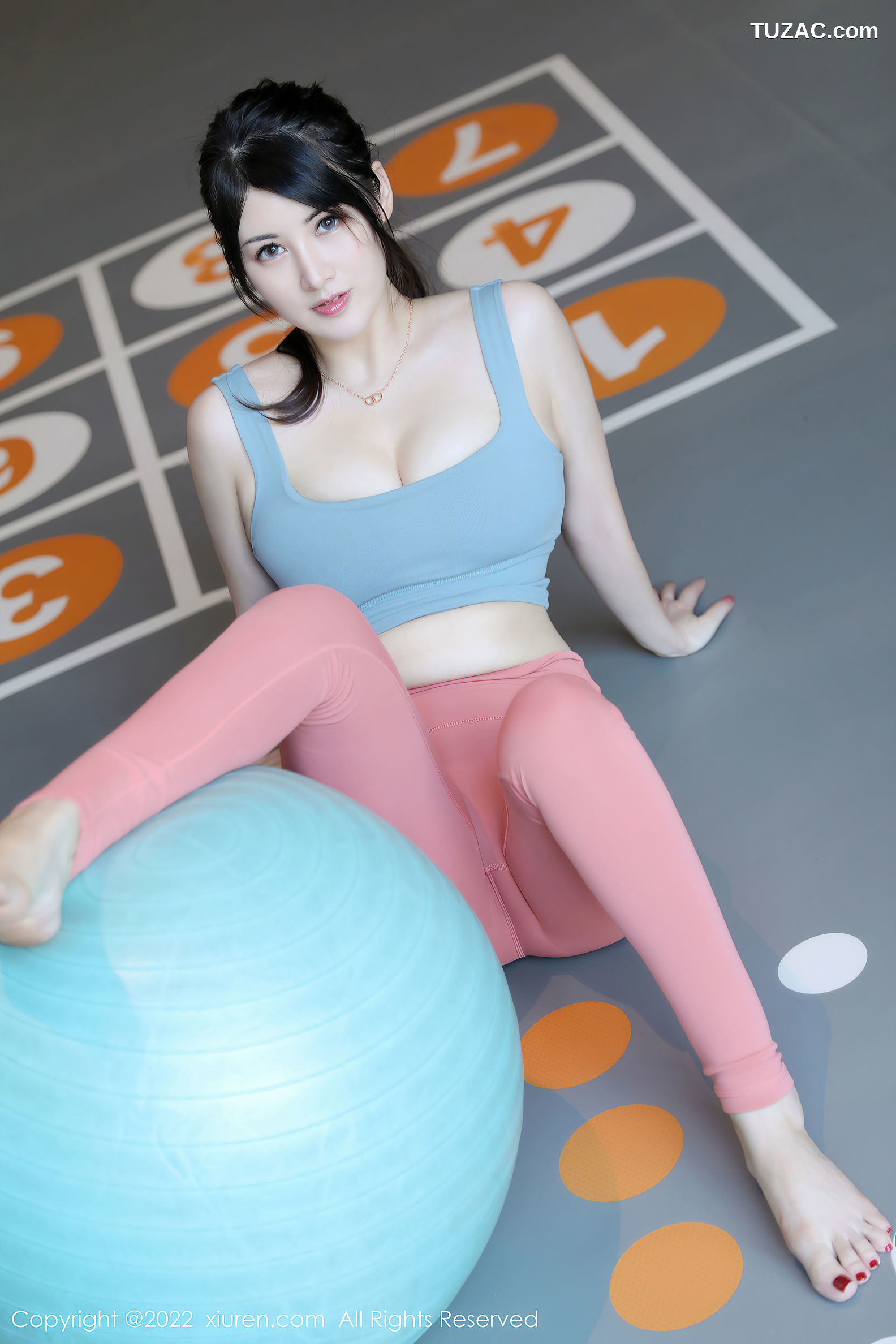 XiuRen-No.5406-诗诗kiki-灰运动背心粉紧身运动裤