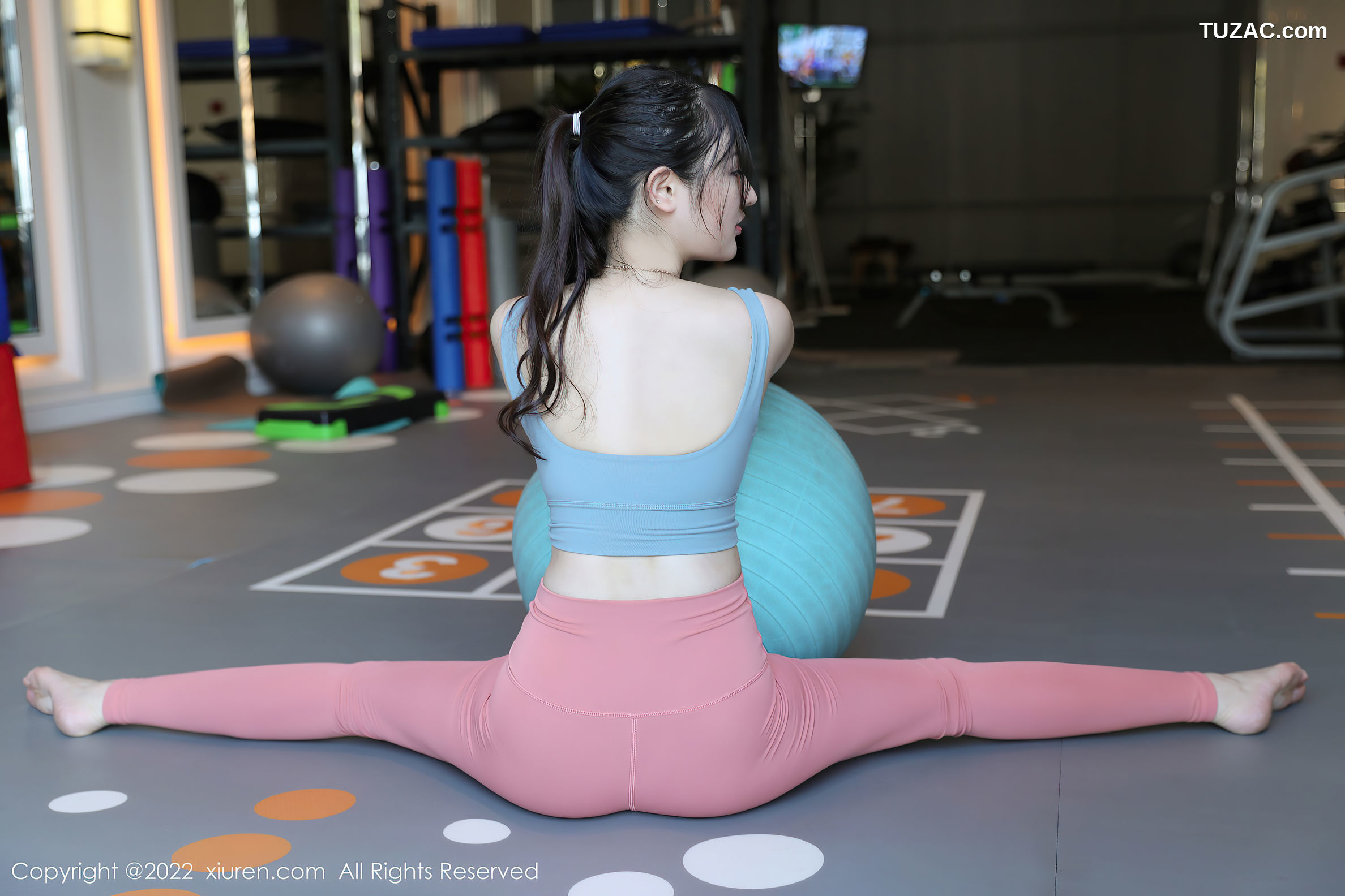 XiuRen-No.5406-诗诗kiki-灰运动背心粉紧身运动裤