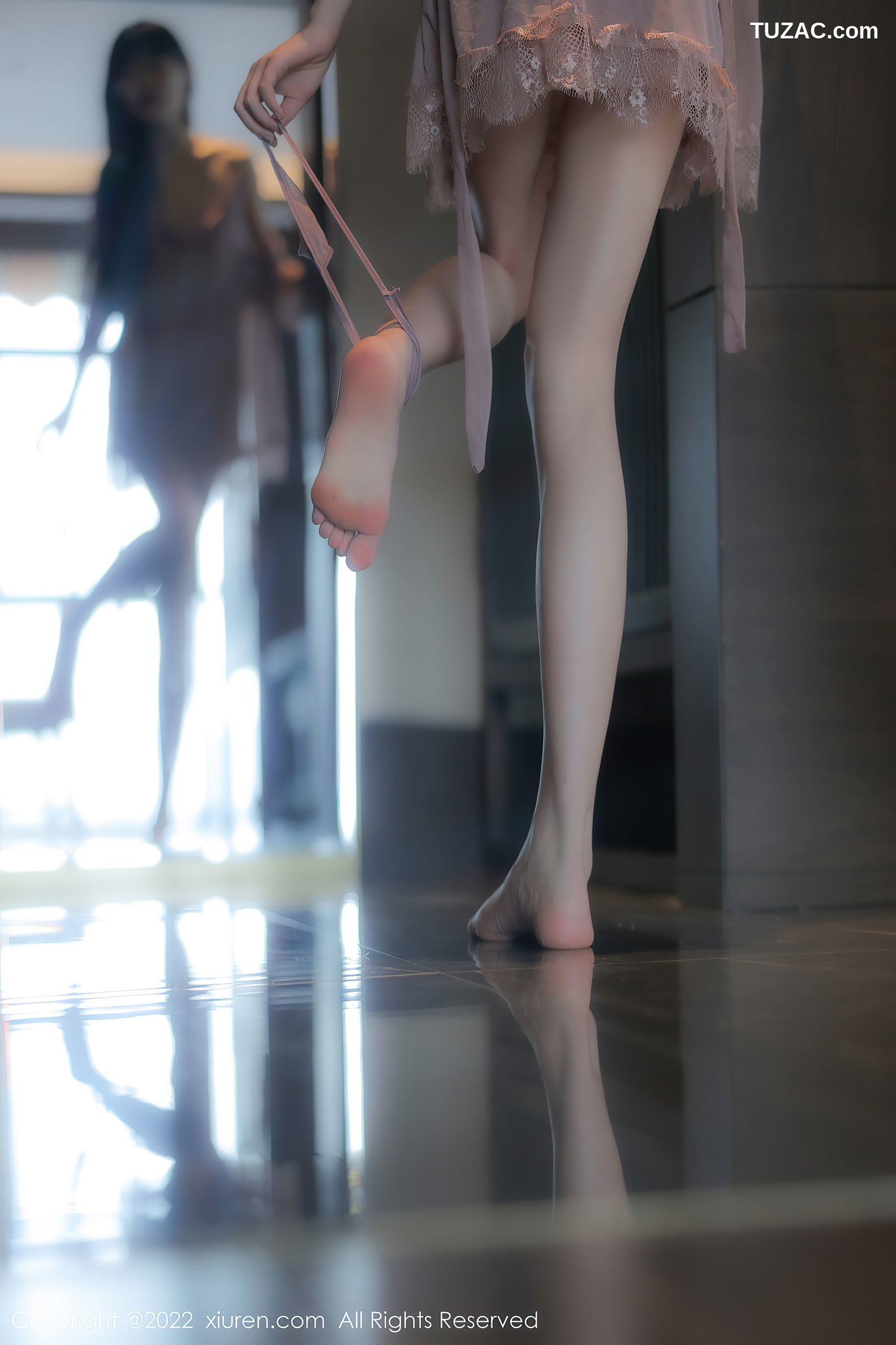 XiuRen-No.5408-77qiqi-浅粉睡衣丁字裤