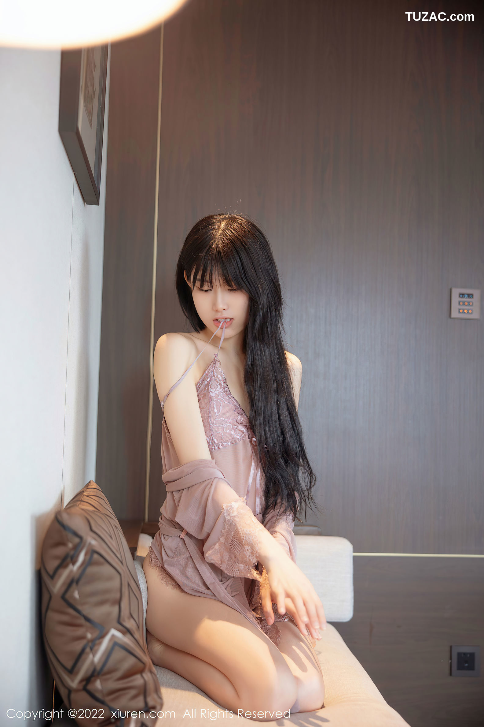 XiuRen-No.5408-77qiqi-浅粉睡衣丁字裤