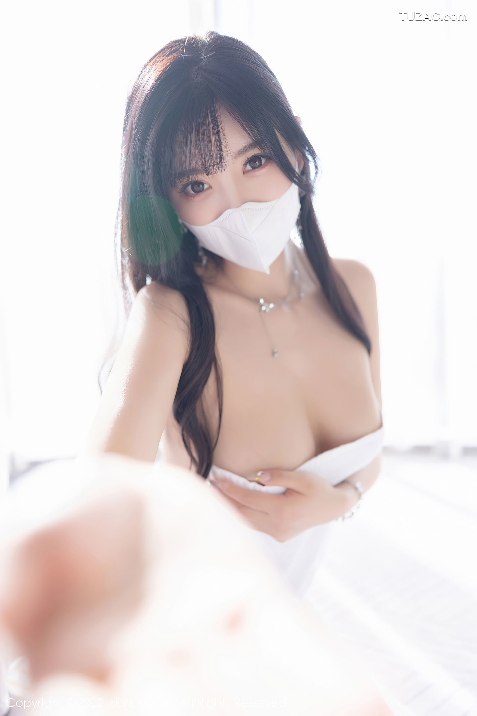 XiuRen-No.5412-杨晨晨-白毛巾遮胸真空肉丝