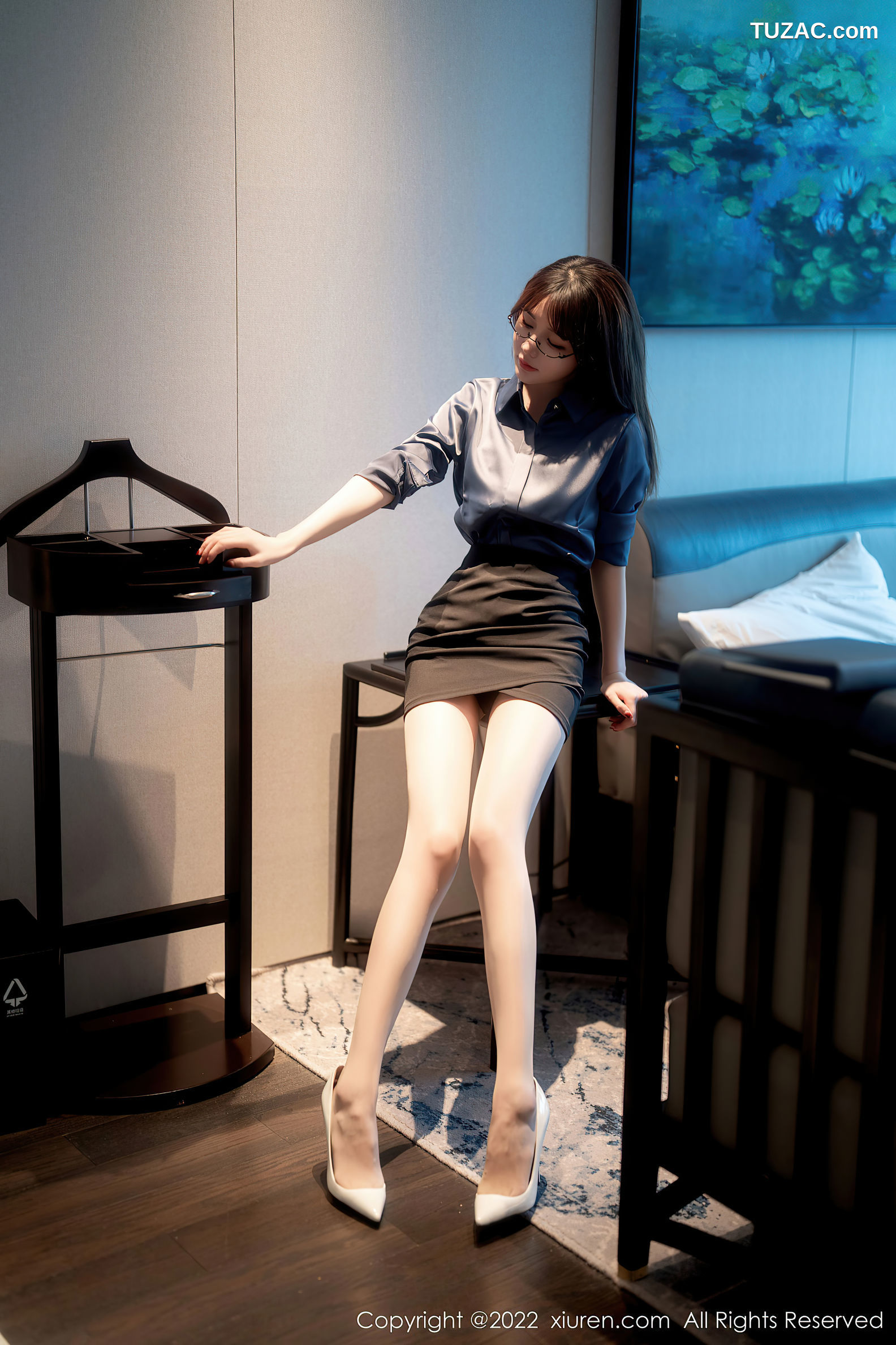 XiuRen-No.5419-婠婠么-蓝衫黑短裙秘书装