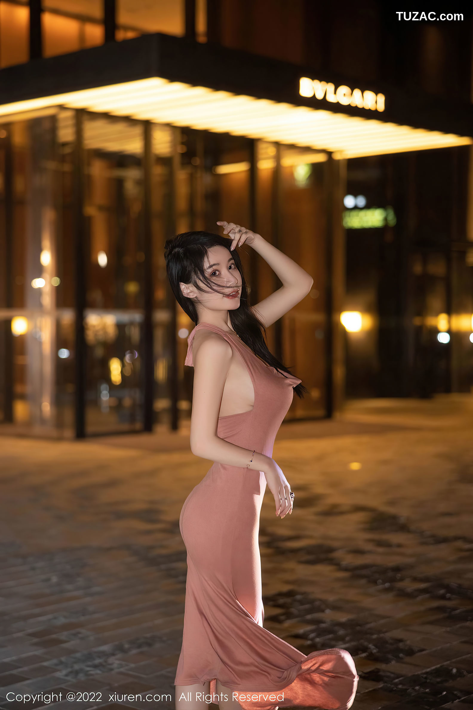 XiuRen-No.5426-美七-粉红低胸长裙黑丝