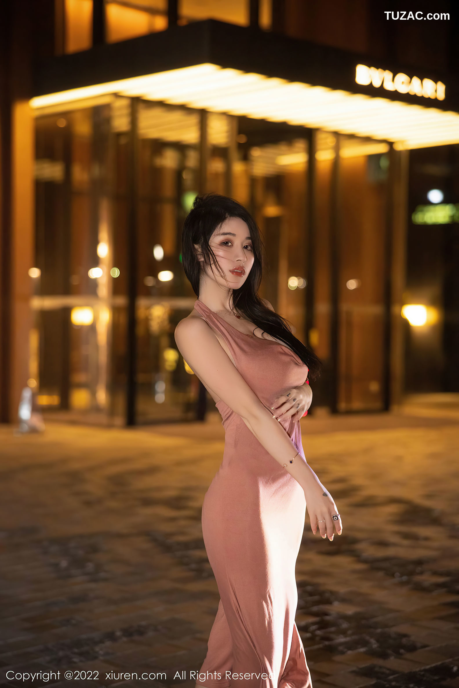 XiuRen-No.5426-美七-粉红低胸长裙黑丝