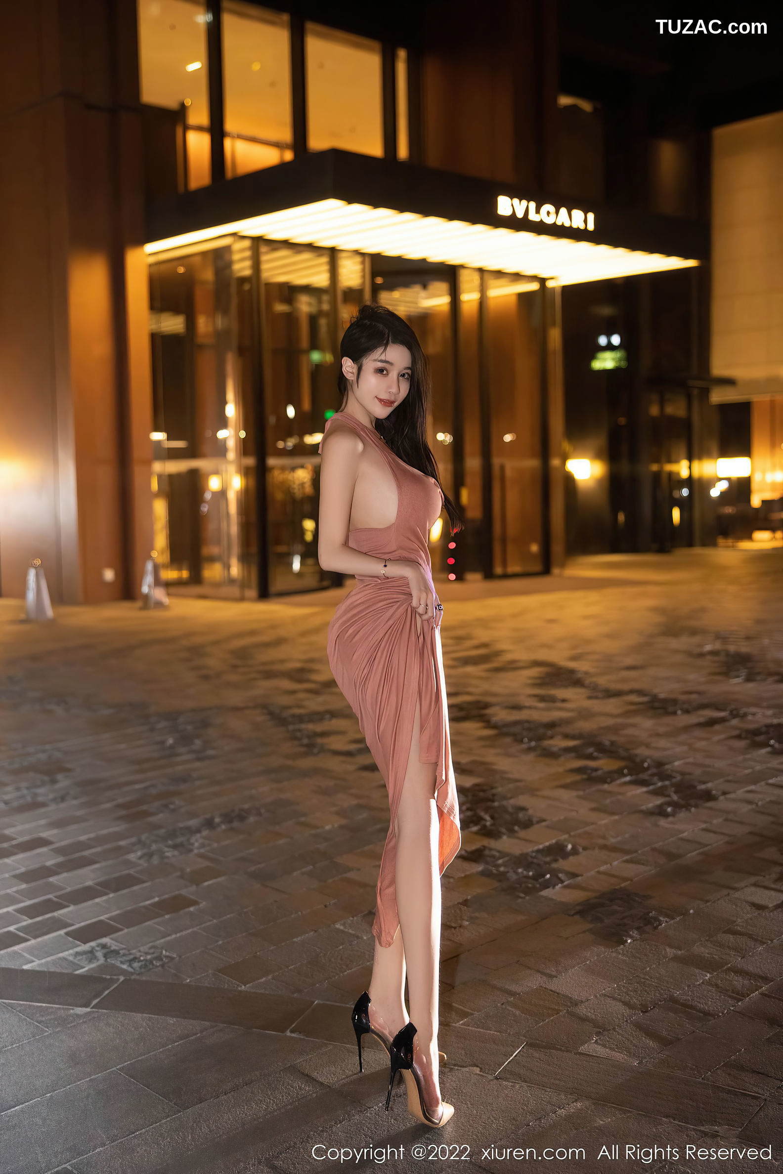 XiuRen-No.5426-美七-粉红低胸长裙黑丝