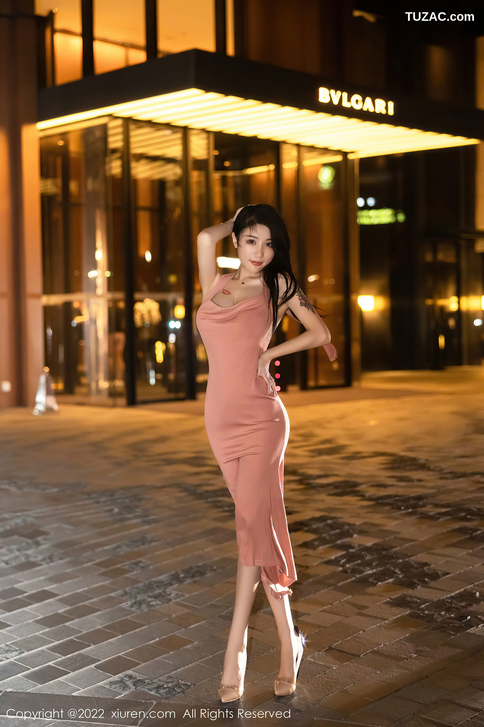 XiuRen-No.5426-美七-粉红低胸长裙黑丝