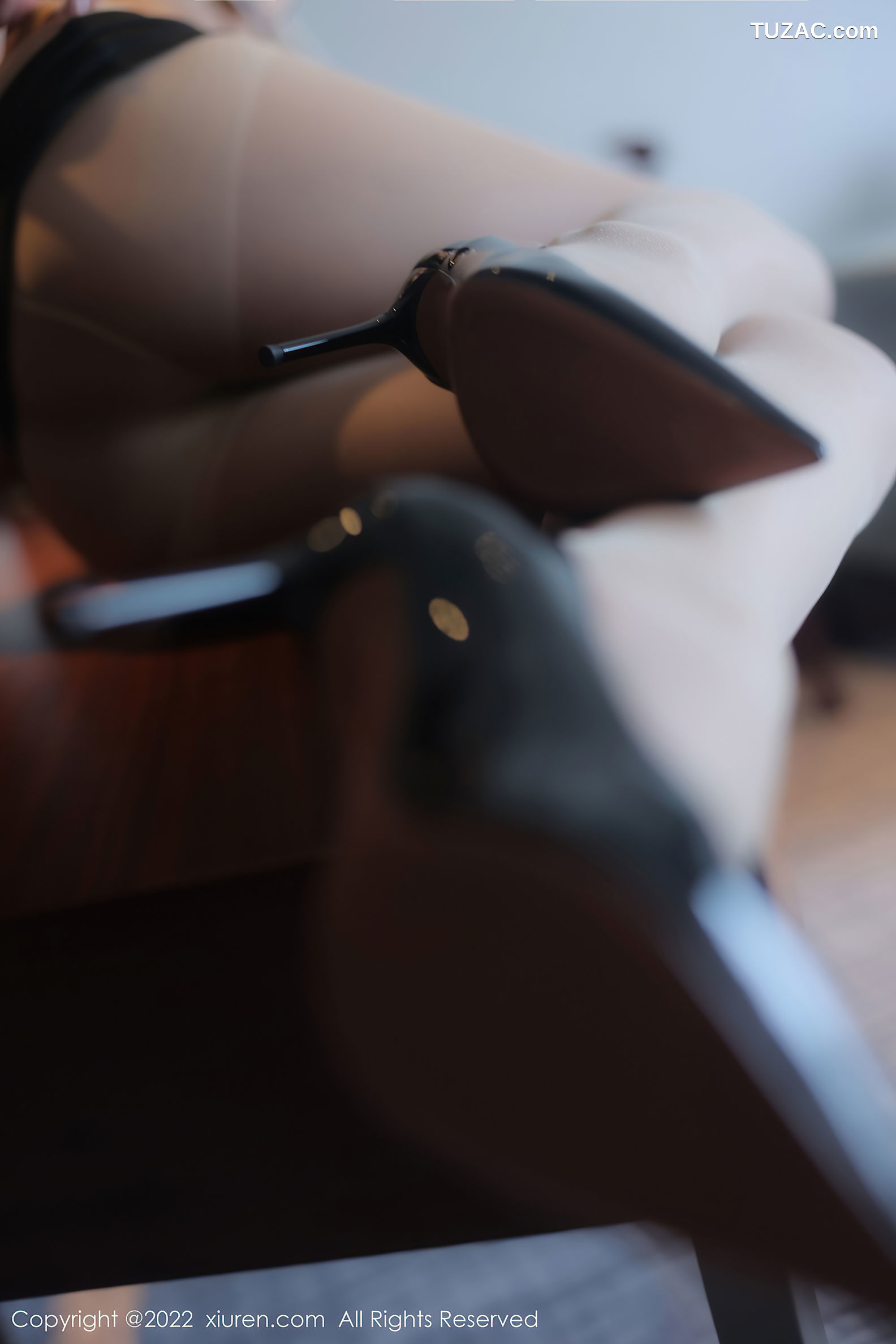 XiuRen-No.5437-宋愉愉-白衫黑短裙职业装肉丝