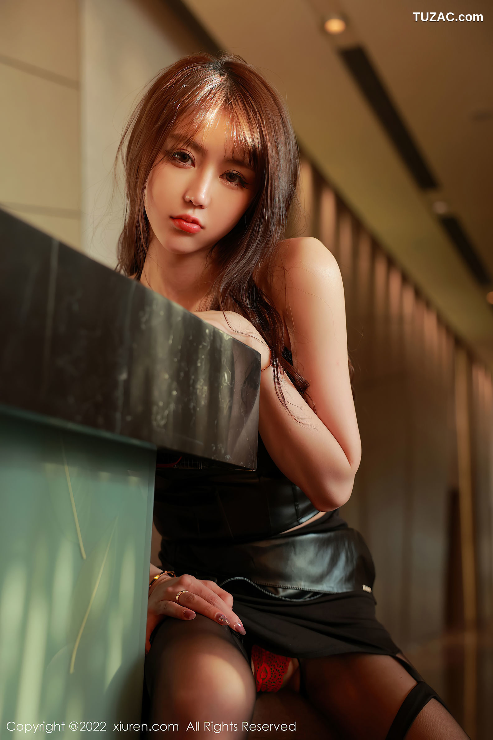 XiuRen-No.5441-甜仔-黑背心黑裙黑丝