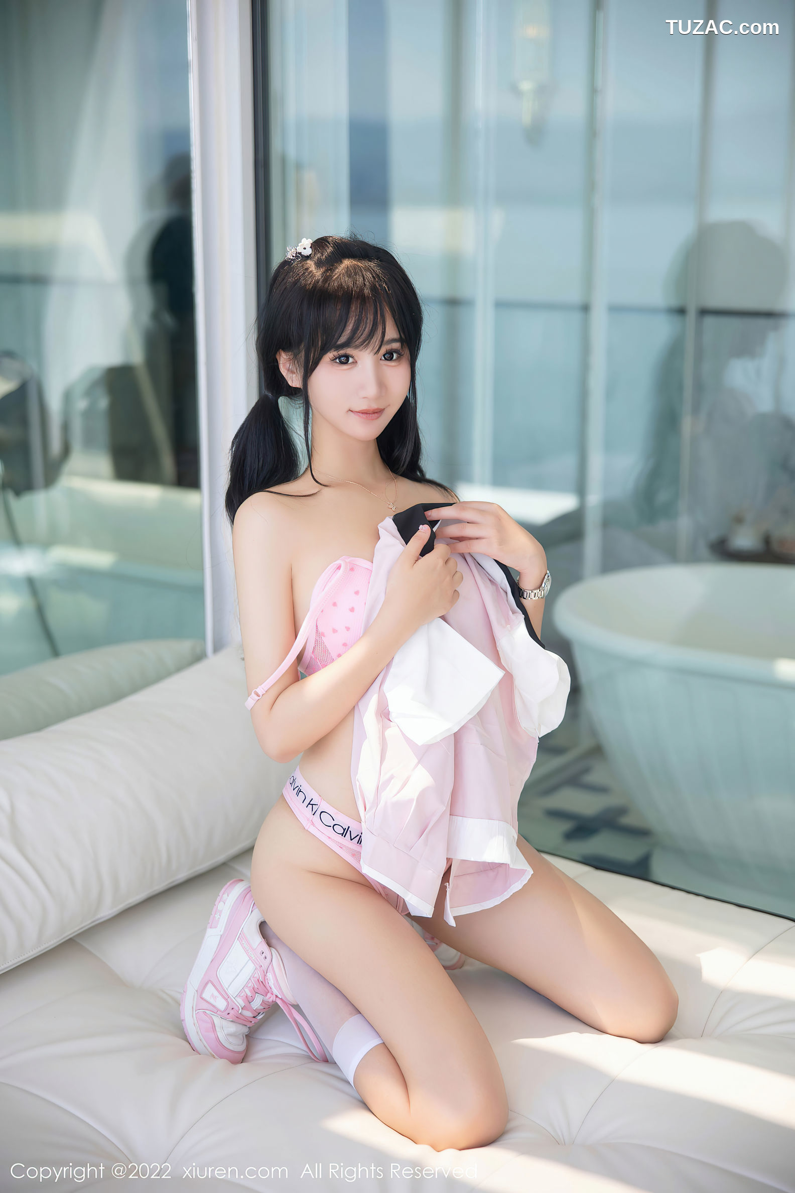 XiuRen-No.5443-小果冻儿-白衫黑裙学生装粉内衣