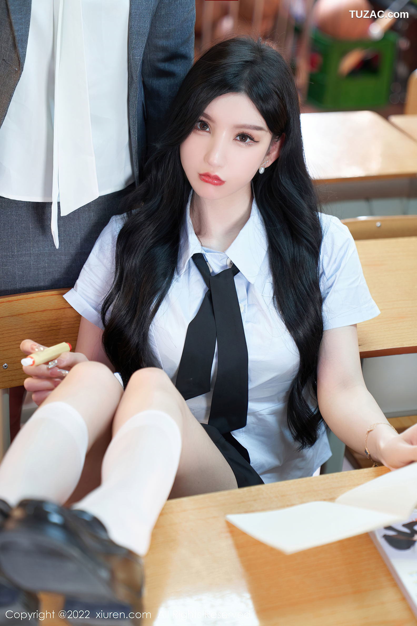 XiuRen-No.5452-周于希-白衣黑裙学生装